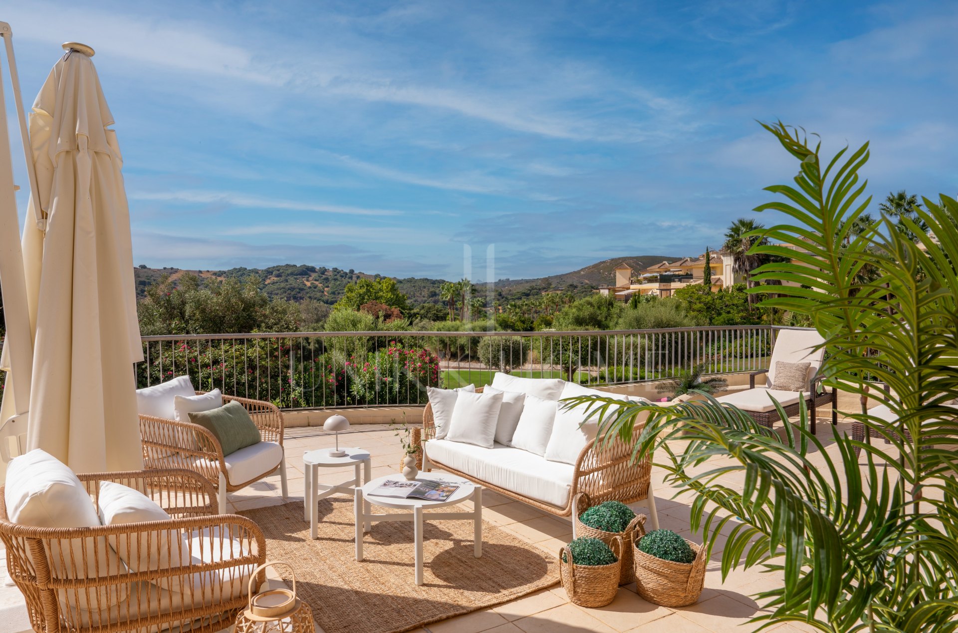 A haven of calm with endless views in San Roque Club