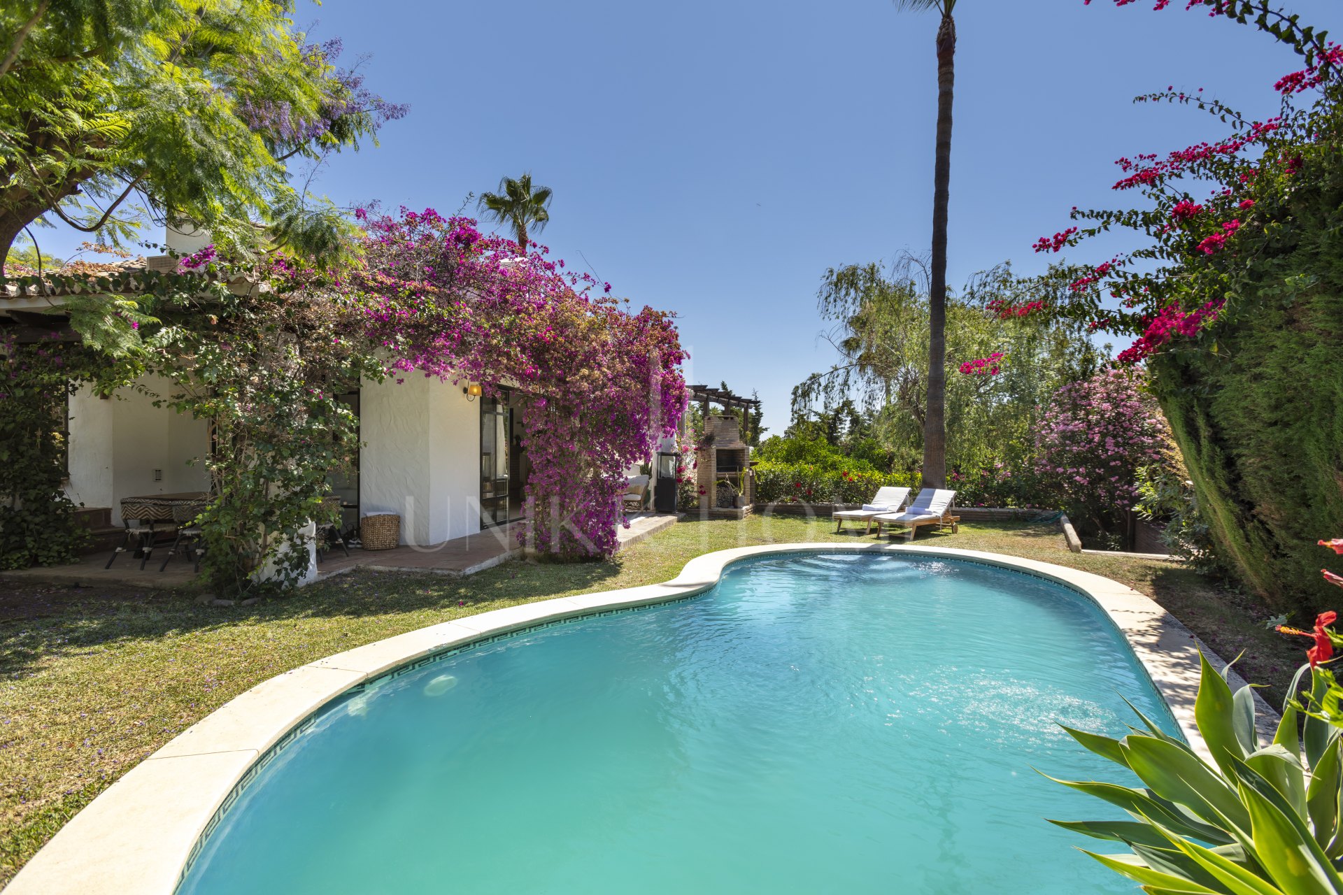 Villa estilo moderno andaluz en Atalaya
