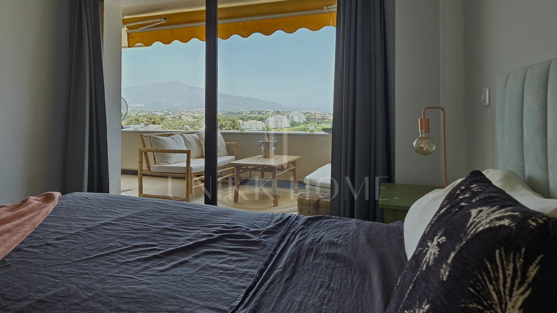 Frontline golf apartment with panoramic views