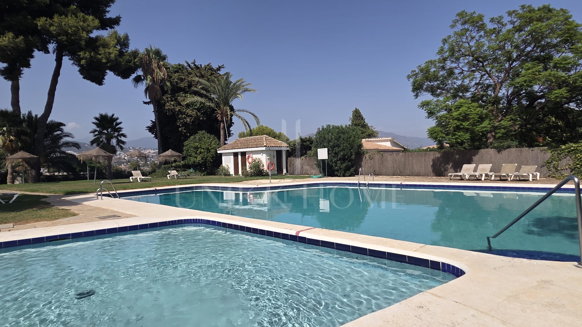 Frontline golf apartment with panoramic views
