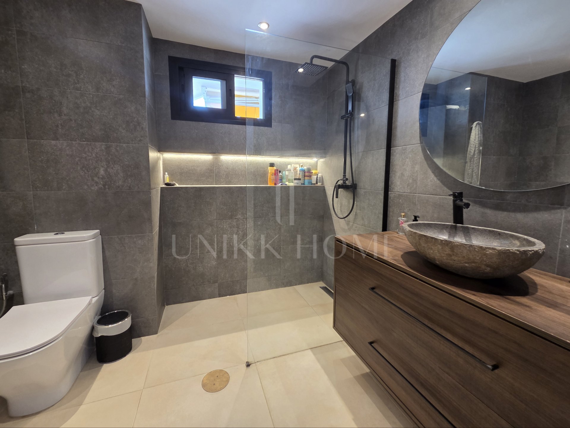 Frontline golf apartment with panoramic views