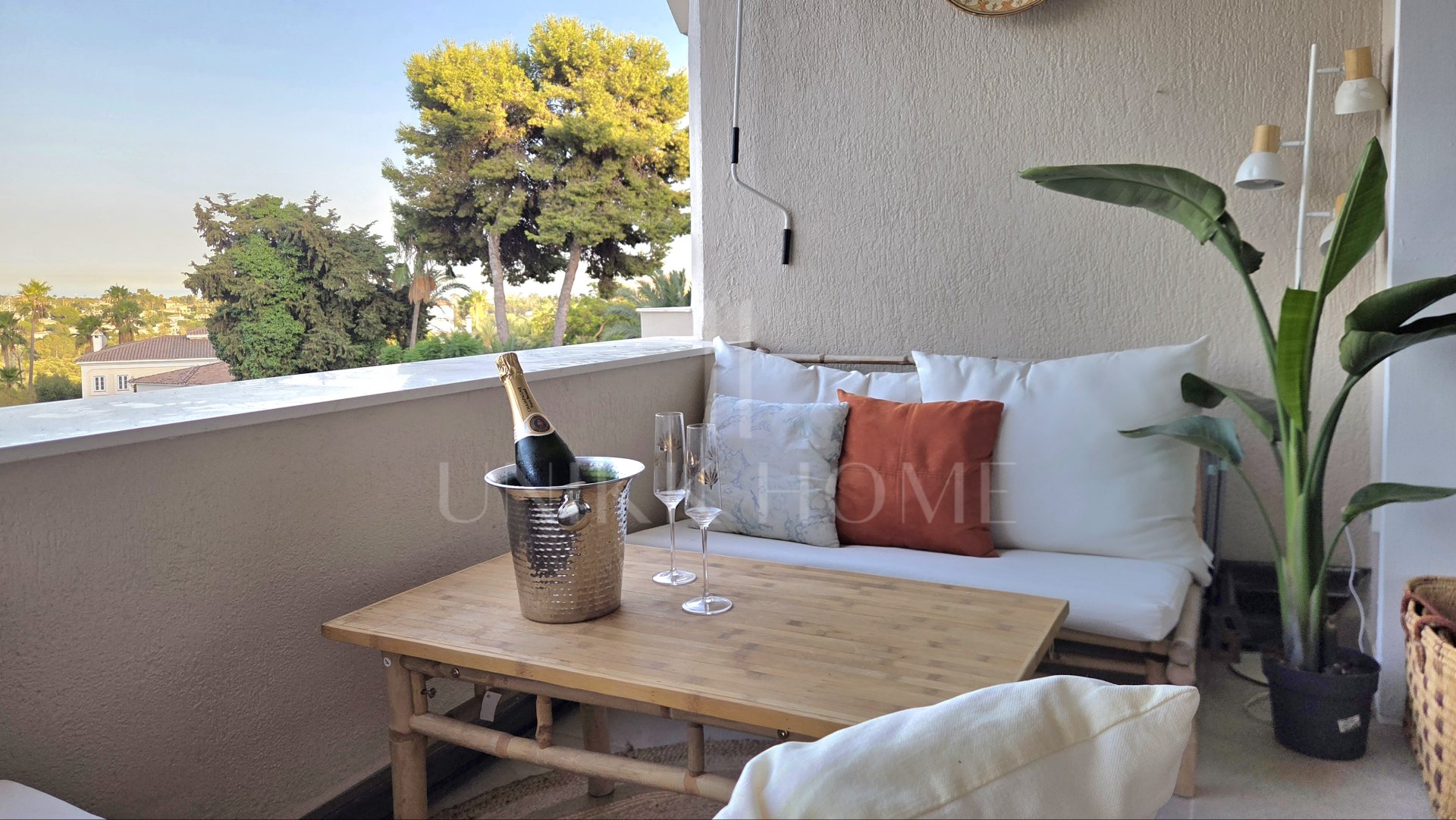 Frontline golf apartment with panoramic views