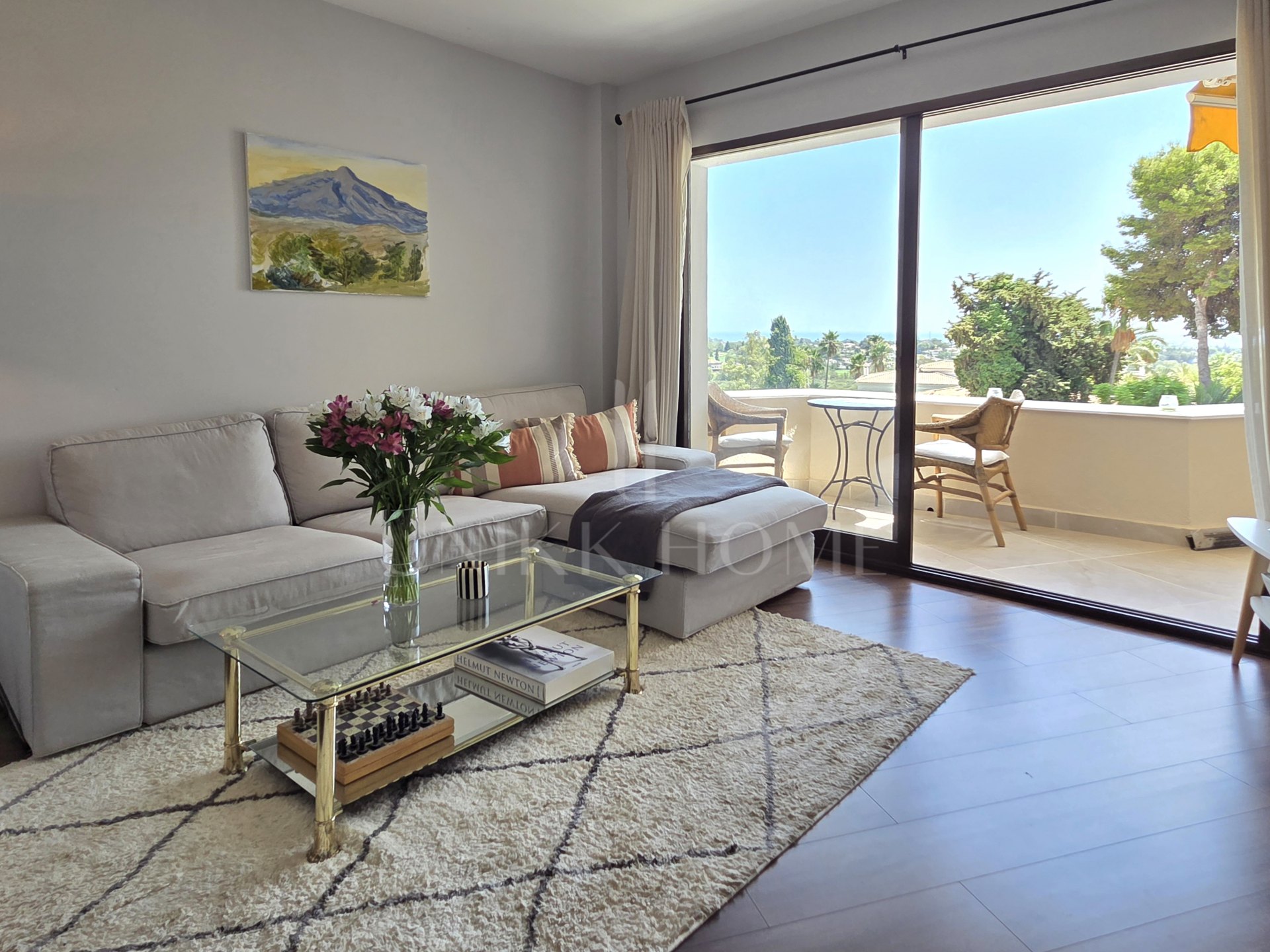 Frontline golf apartment with panoramic views