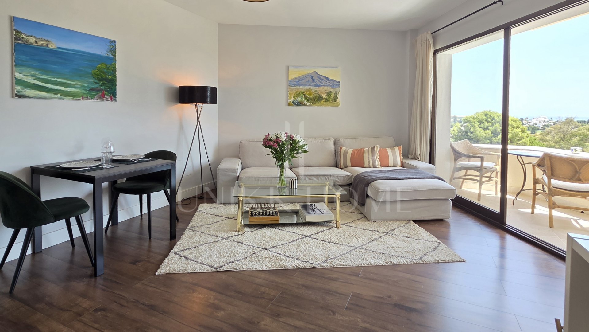 Frontline golf apartment with panoramic views