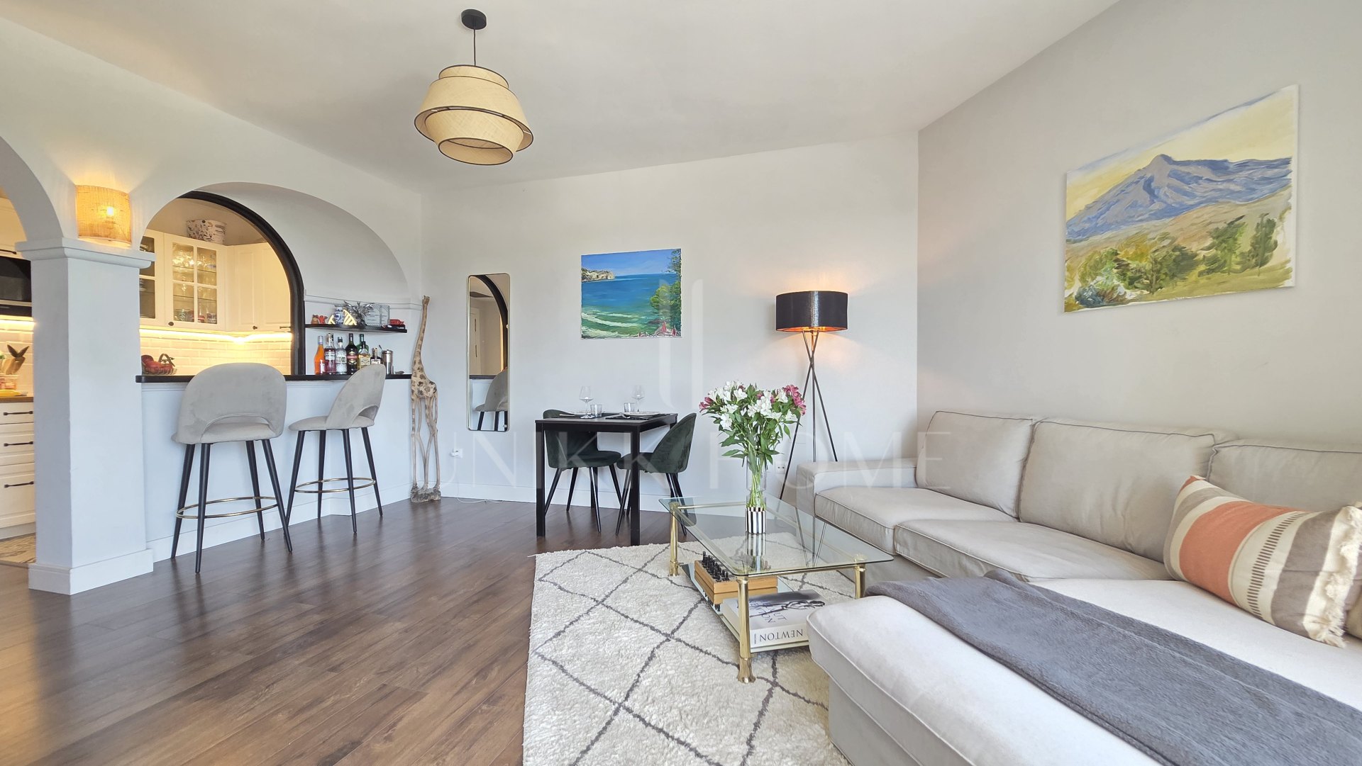 Frontline golf apartment with panoramic views