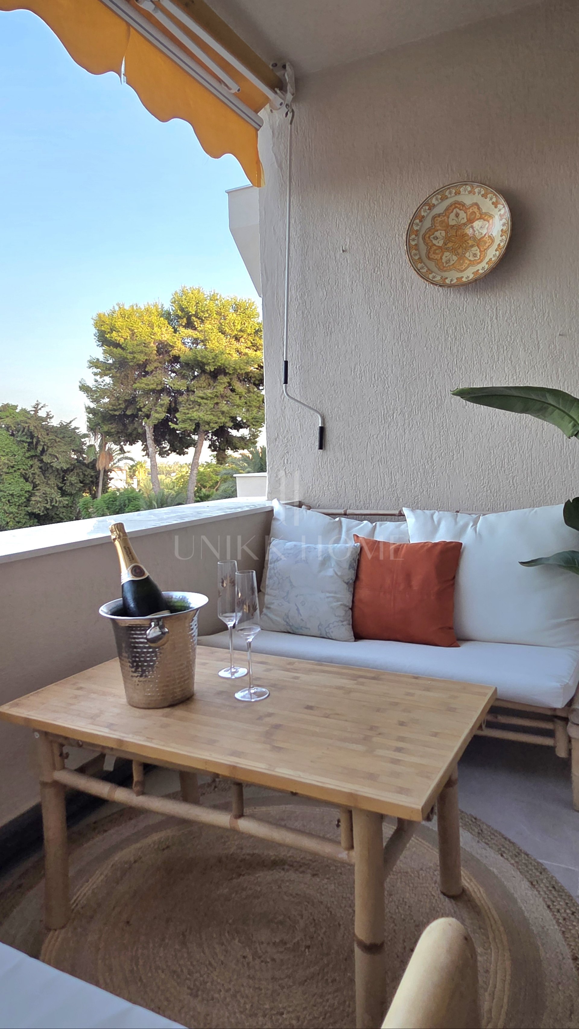 Frontline golf apartment with panoramic views