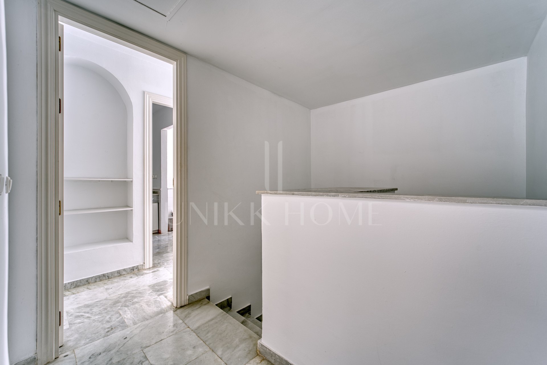 ÁTICO DÚPLEX EN GUADALMINA BAJA – 290 m² | 5 SUITES | 3 GARAJES | GRAN OPORTUNIDAD