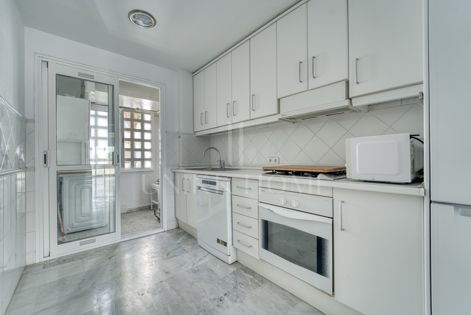 ÁTICO DÚPLEX EN GUADALMINA BAJA – 290 m² | 5 SUITES | 3 GARAJES | GRAN OPORTUNIDAD