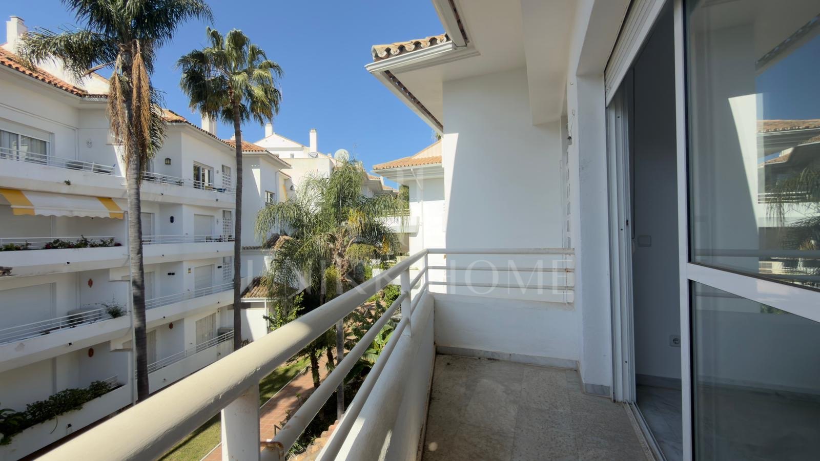 DUPLEX PENTHOUSE IN GUADALMINA BAJA – 290 SQM | 5 ENSUITES | 3 PARKING | RARE OPPORTUNITY