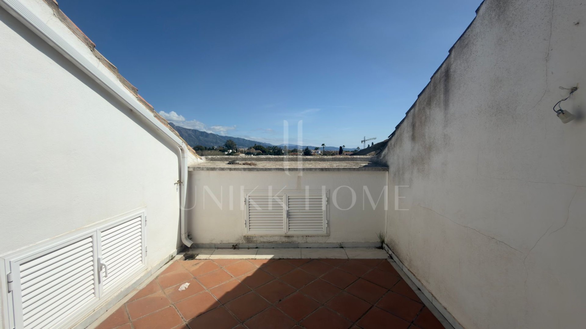 DUPLEX PENTHOUSE IN GUADALMINA BAJA – 290 SQM | 5 ENSUITES | 3 PARKING | RARE OPPORTUNITY