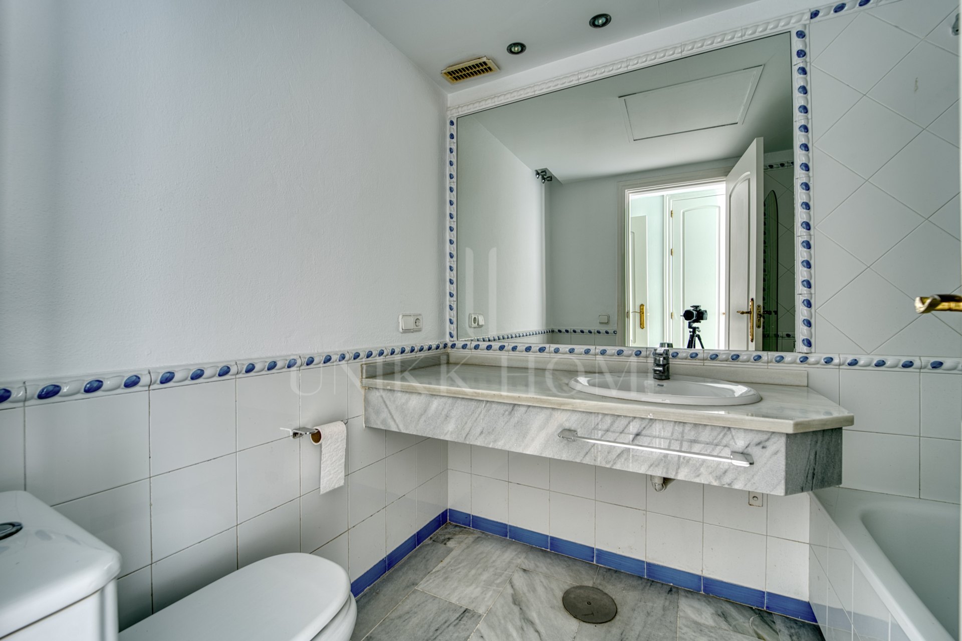 ÁTICO DÚPLEX EN GUADALMINA BAJA – 290 m² | 5 SUITES | 3 GARAJES | GRAN OPORTUNIDAD