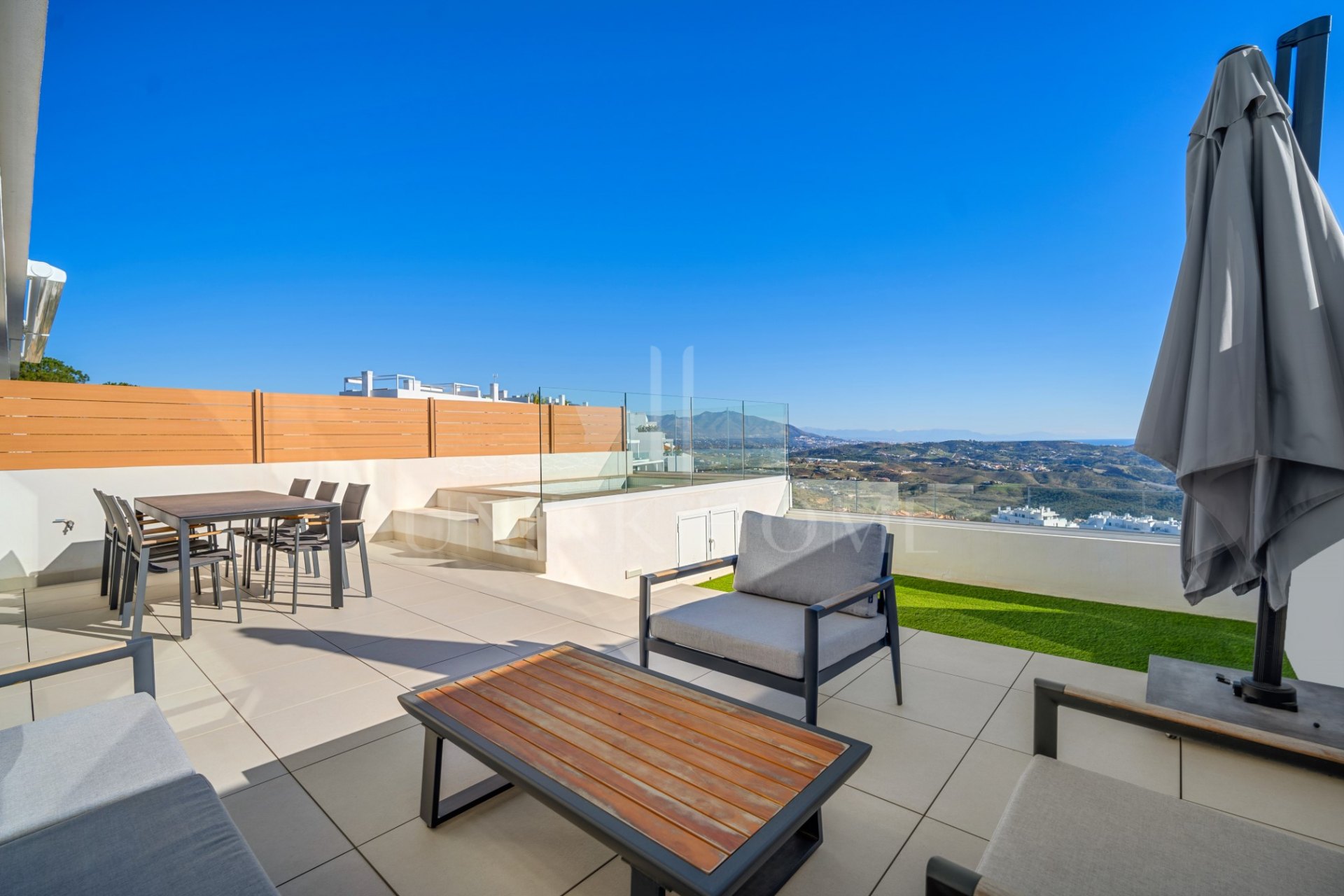 Piso deluxe con piscina privada y vista al mar