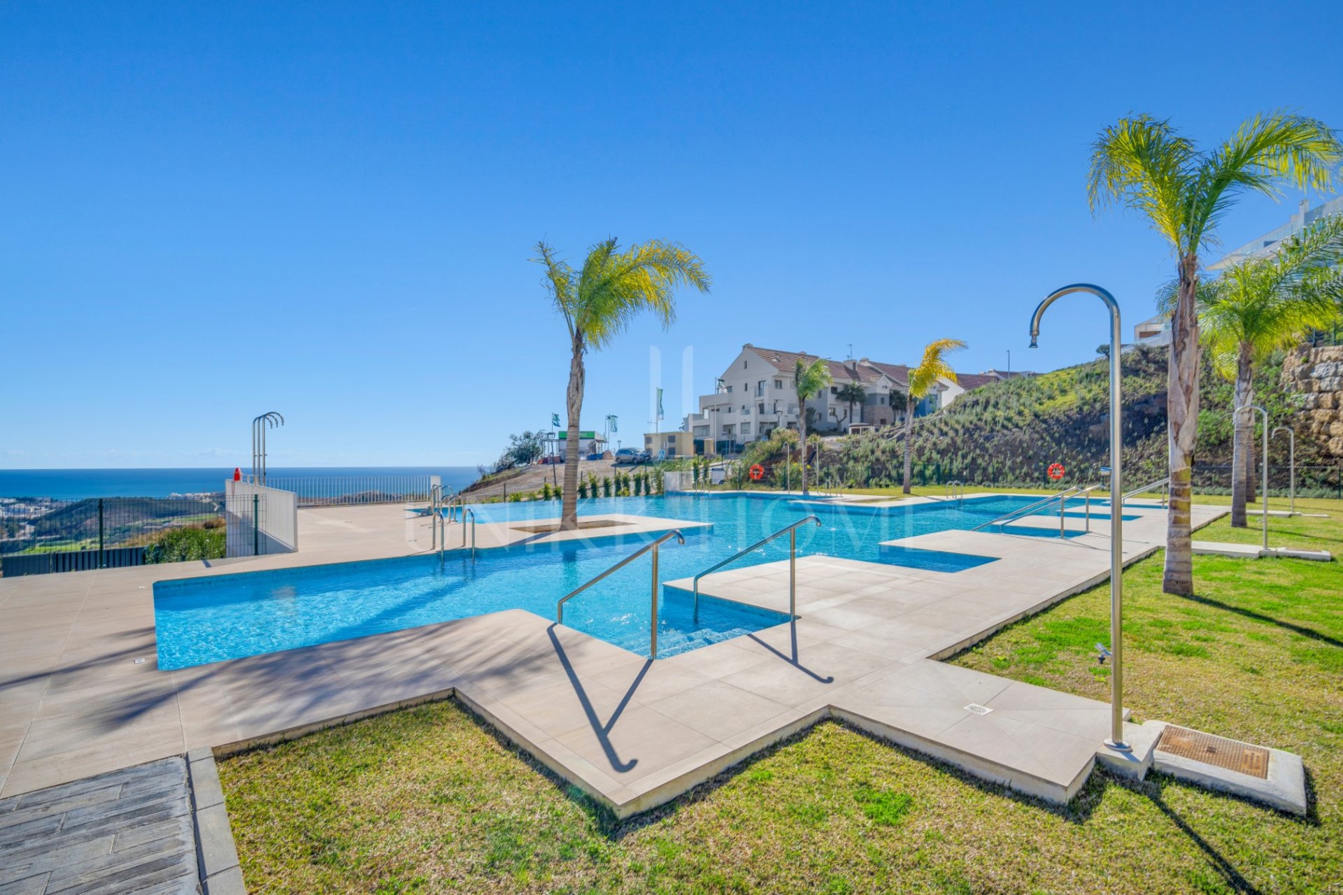 Piso deluxe con piscina privada y vista al mar