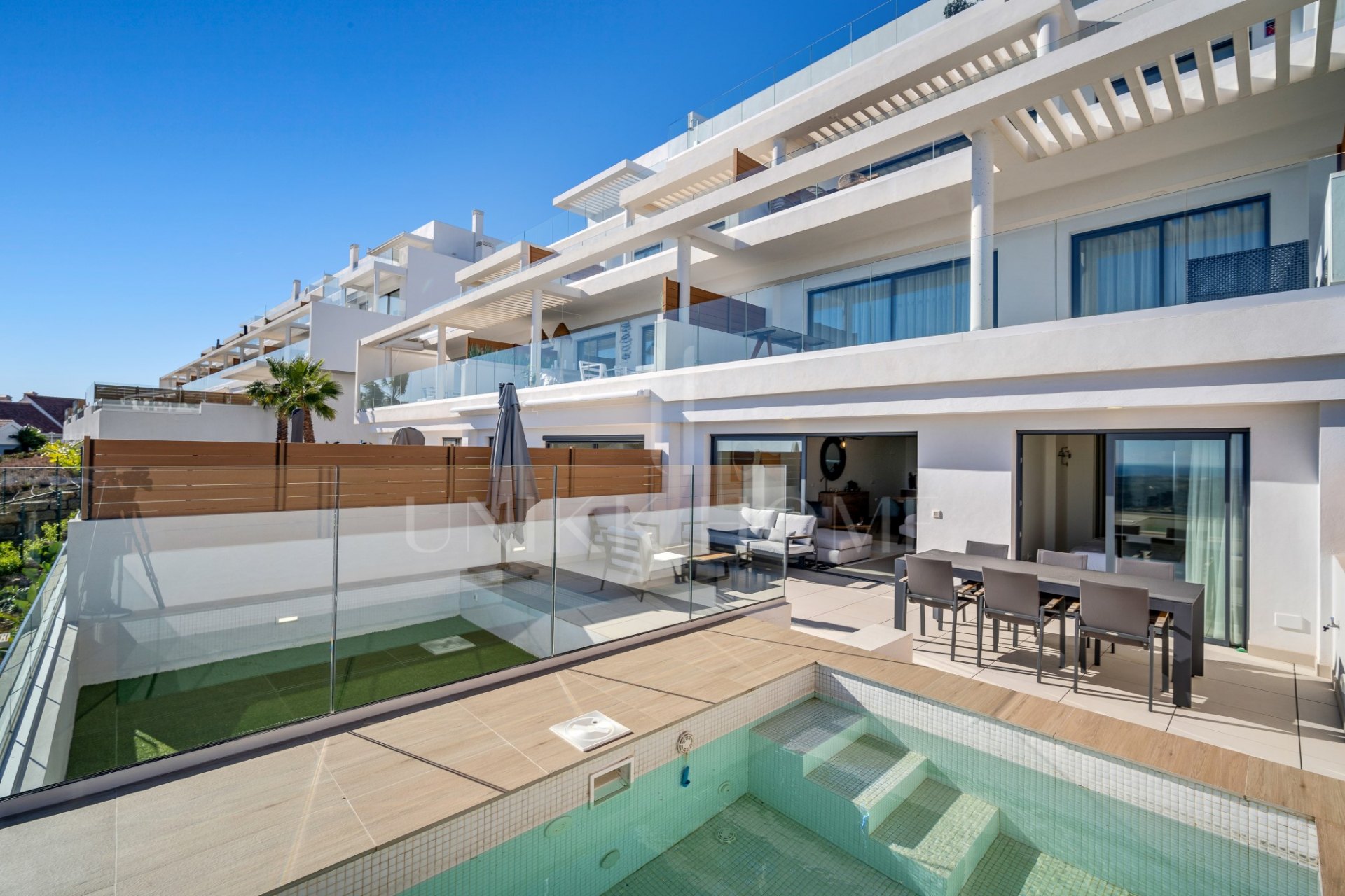 Piso deluxe con piscina privada y vista al mar