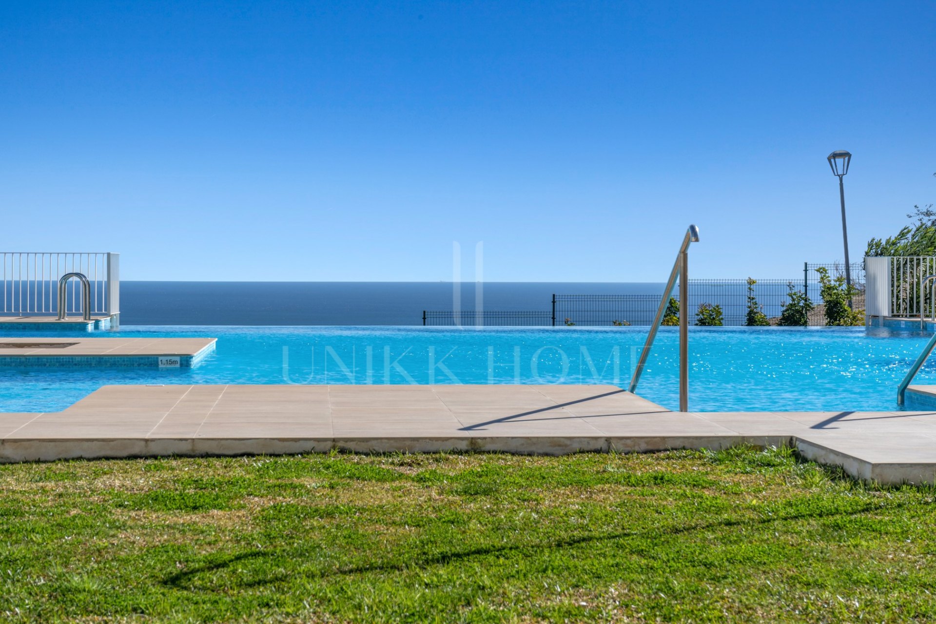 Piso deluxe con piscina privada y vista al mar