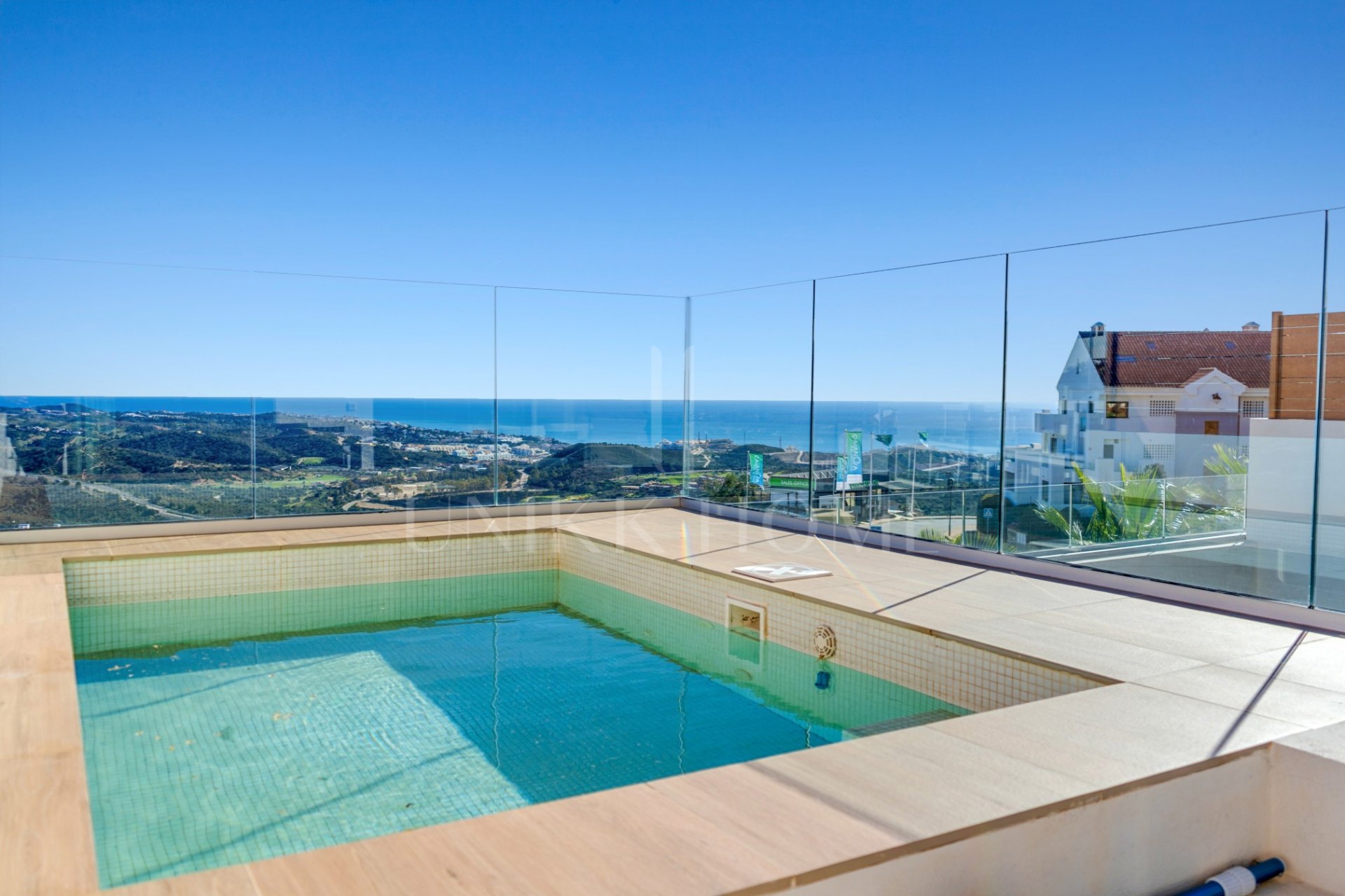 Piso deluxe con piscina privada y vista al mar