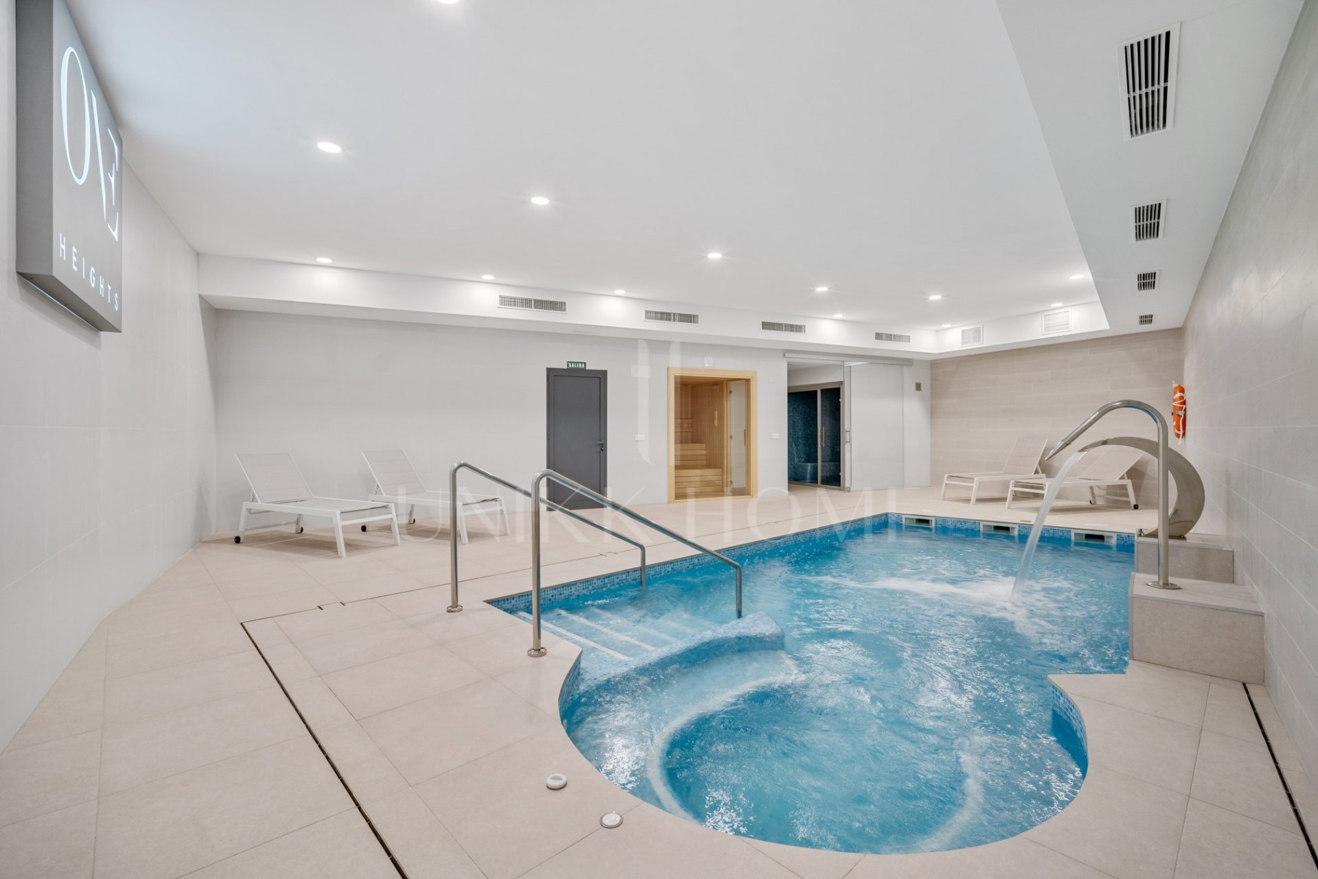 Piso deluxe con piscina privada y vista al mar