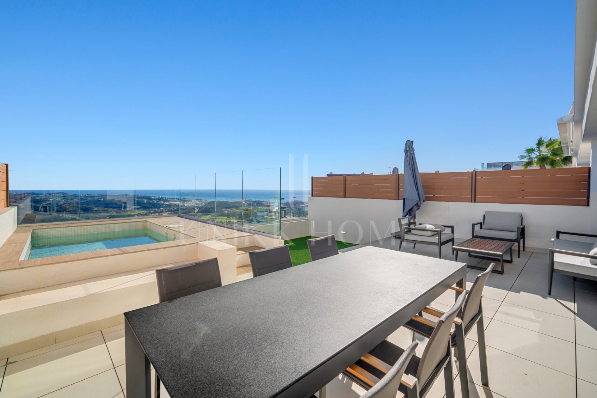 Piso deluxe con piscina privada y vista al mar