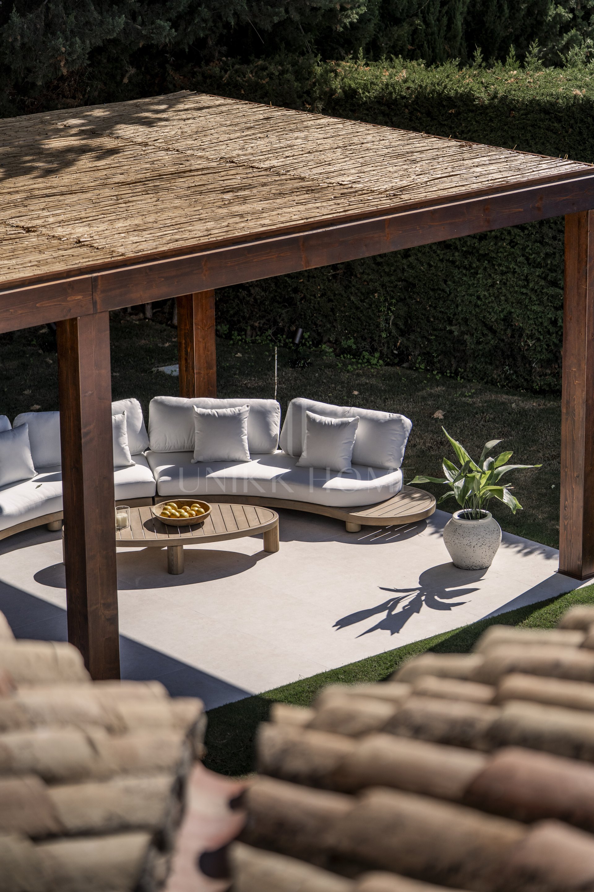 Ubicado en el corazón de Nueva Andalucía, Auriga 13 es una villa recientemente renovada que ofrece una mezcla de confort y estilo