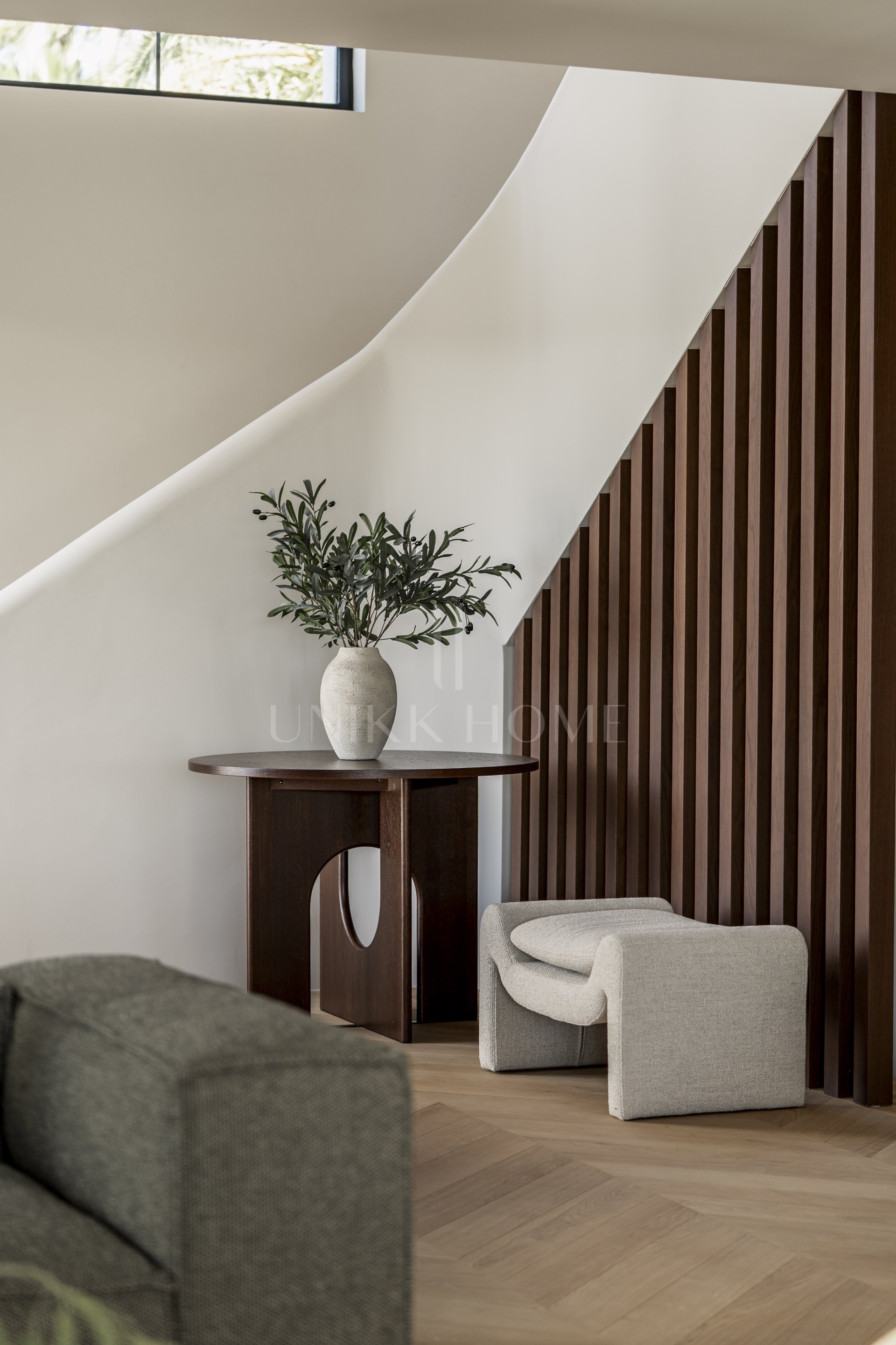Ubicado en el corazón de Nueva Andalucía, Auriga 13 es una villa recientemente renovada que ofrece una mezcla de confort y estilo