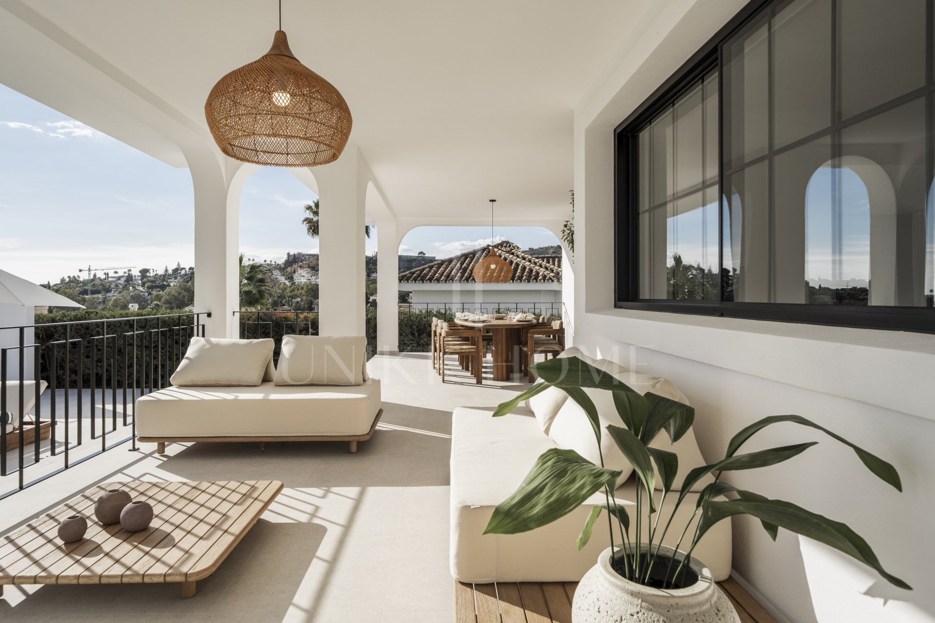 Ubicado en el corazón de Nueva Andalucía, Auriga 13 es una villa recientemente renovada que ofrece una mezcla de confort y estilo