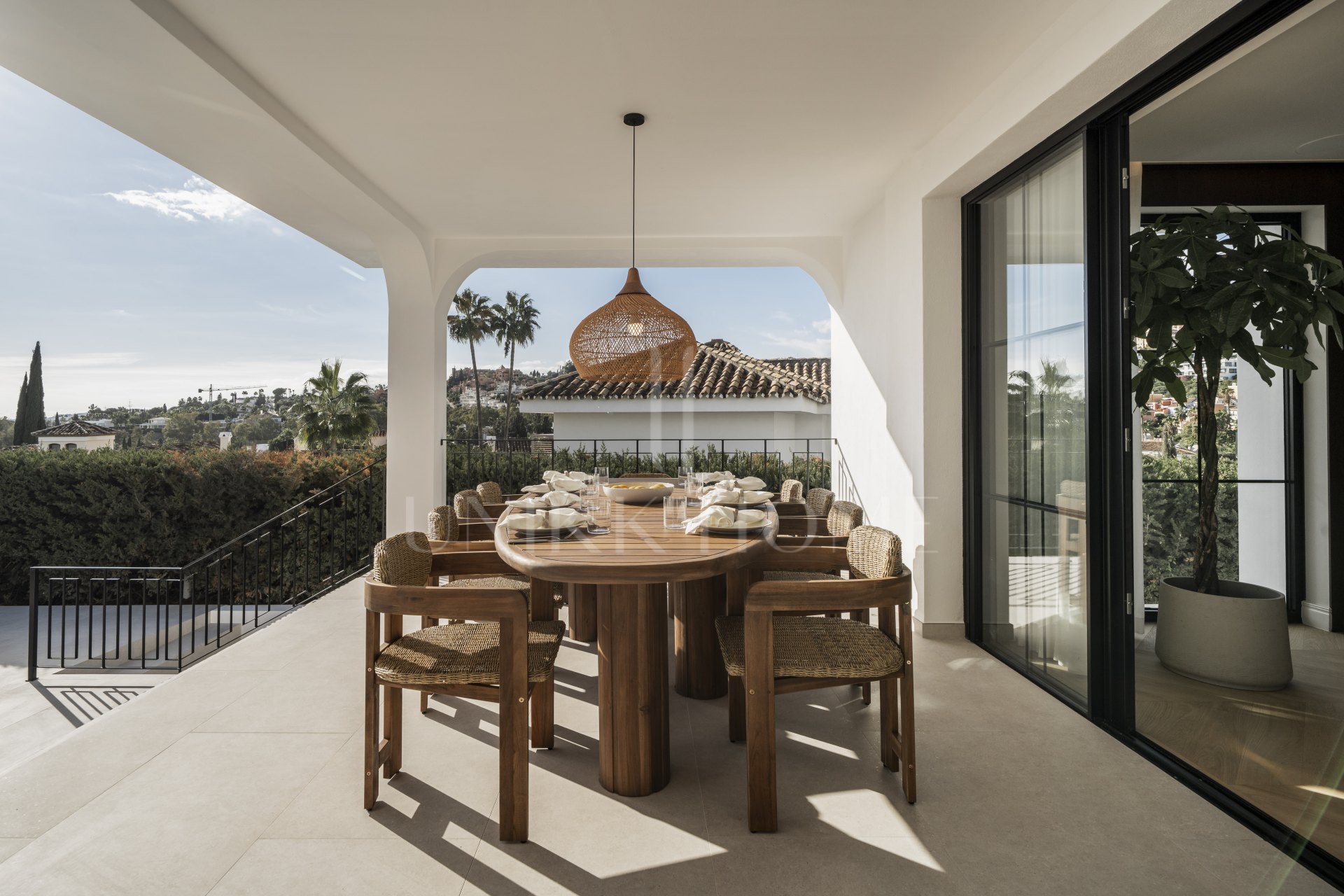 Ubicado en el corazón de Nueva Andalucía, Auriga 13 es una villa recientemente renovada que ofrece una mezcla de confort y estilo