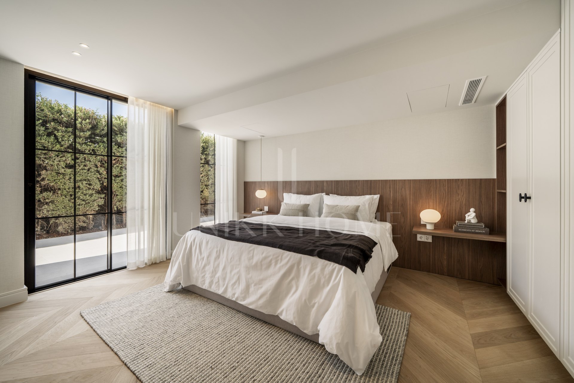 Ubicado en el corazón de Nueva Andalucía, Auriga 13 es una villa recientemente renovada que ofrece una mezcla de confort y estilo