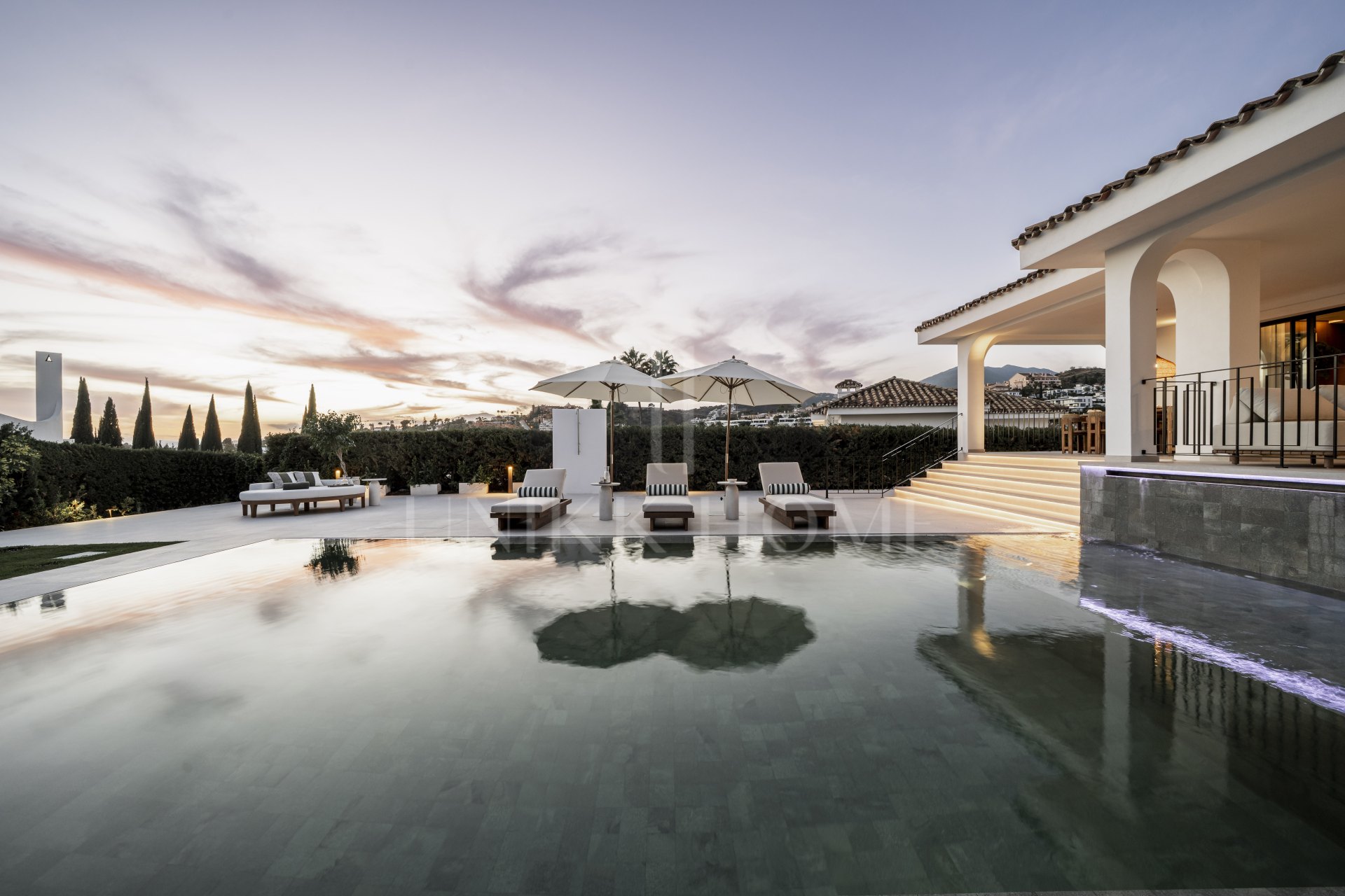 Ubicado en el corazón de Nueva Andalucía, Auriga 13 es una villa recientemente renovada que ofrece una mezcla de confort y estilo