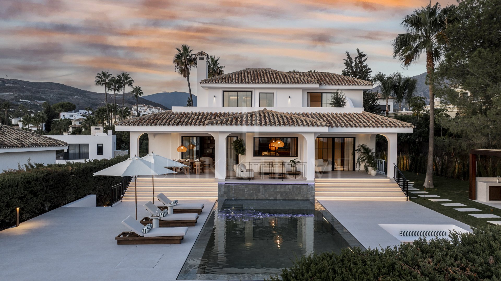 Ubicado en el corazón de Nueva Andalucía, Auriga 13 es una villa recientemente renovada que ofrece una mezcla de confort y estilo