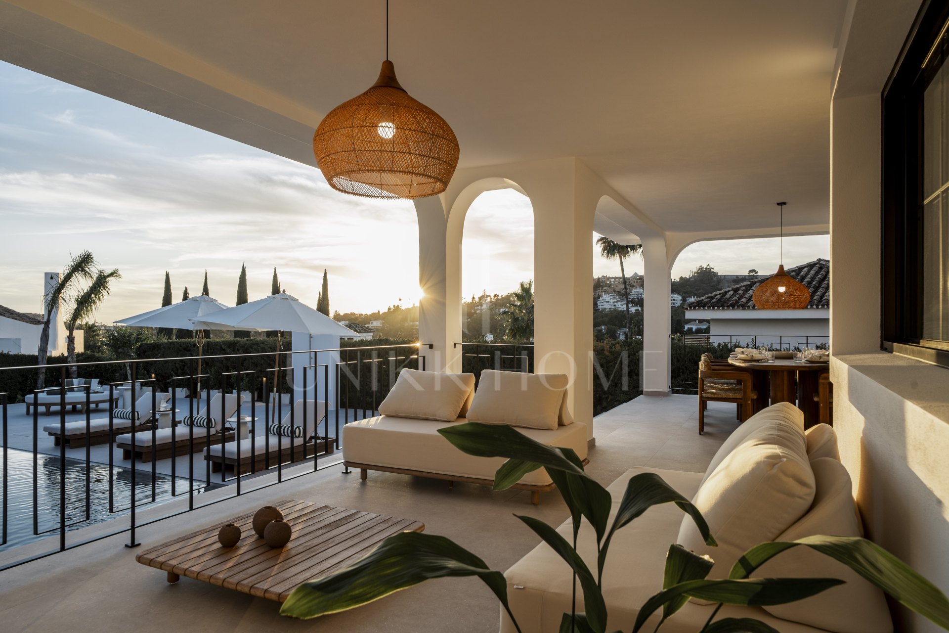 Ubicado en el corazón de Nueva Andalucía, Auriga 13 es una villa recientemente renovada que ofrece una mezcla de confort y estilo