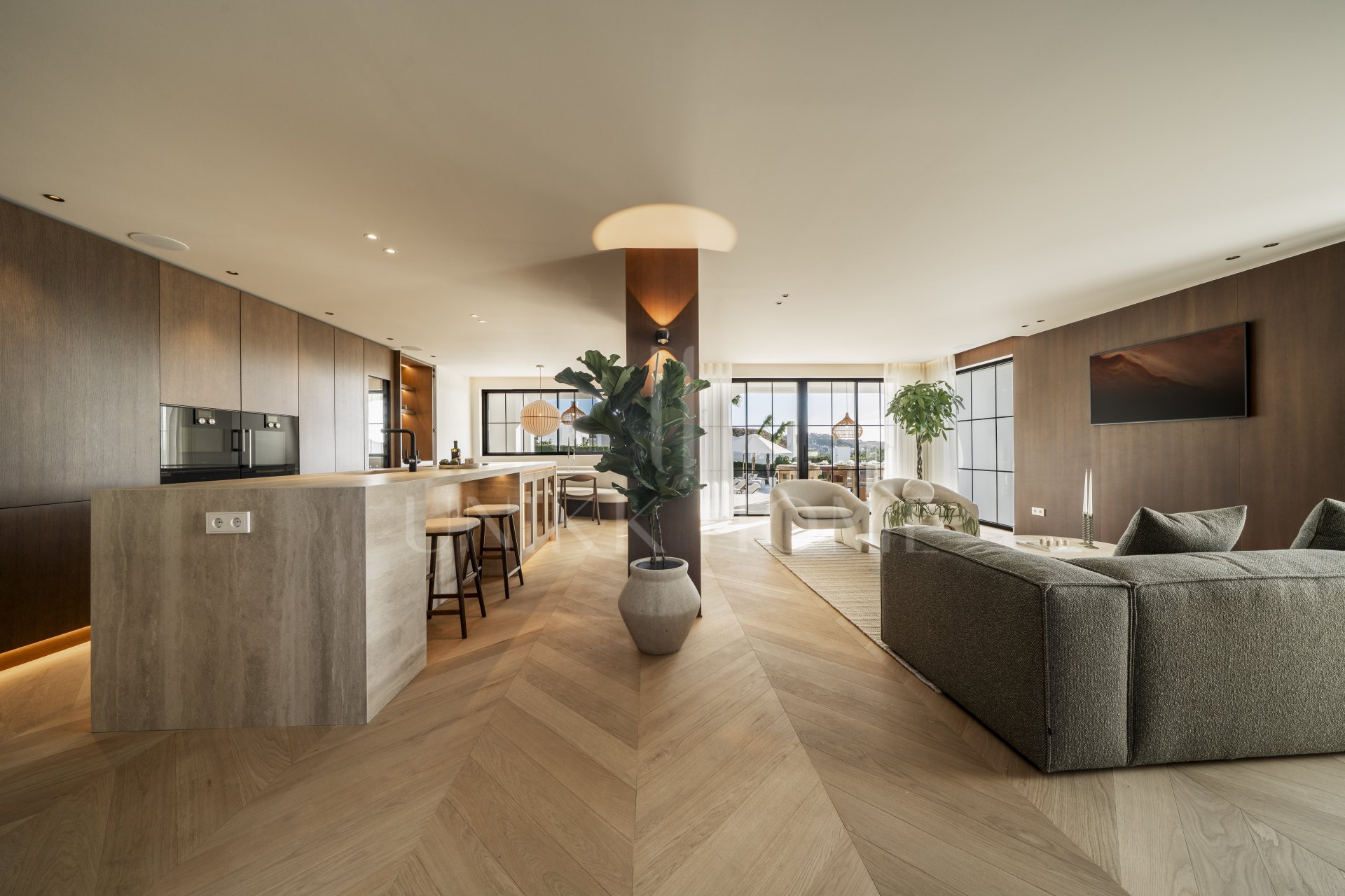 Ubicado en el corazón de Nueva Andalucía, Auriga 13 es una villa recientemente renovada que ofrece una mezcla de confort y estilo