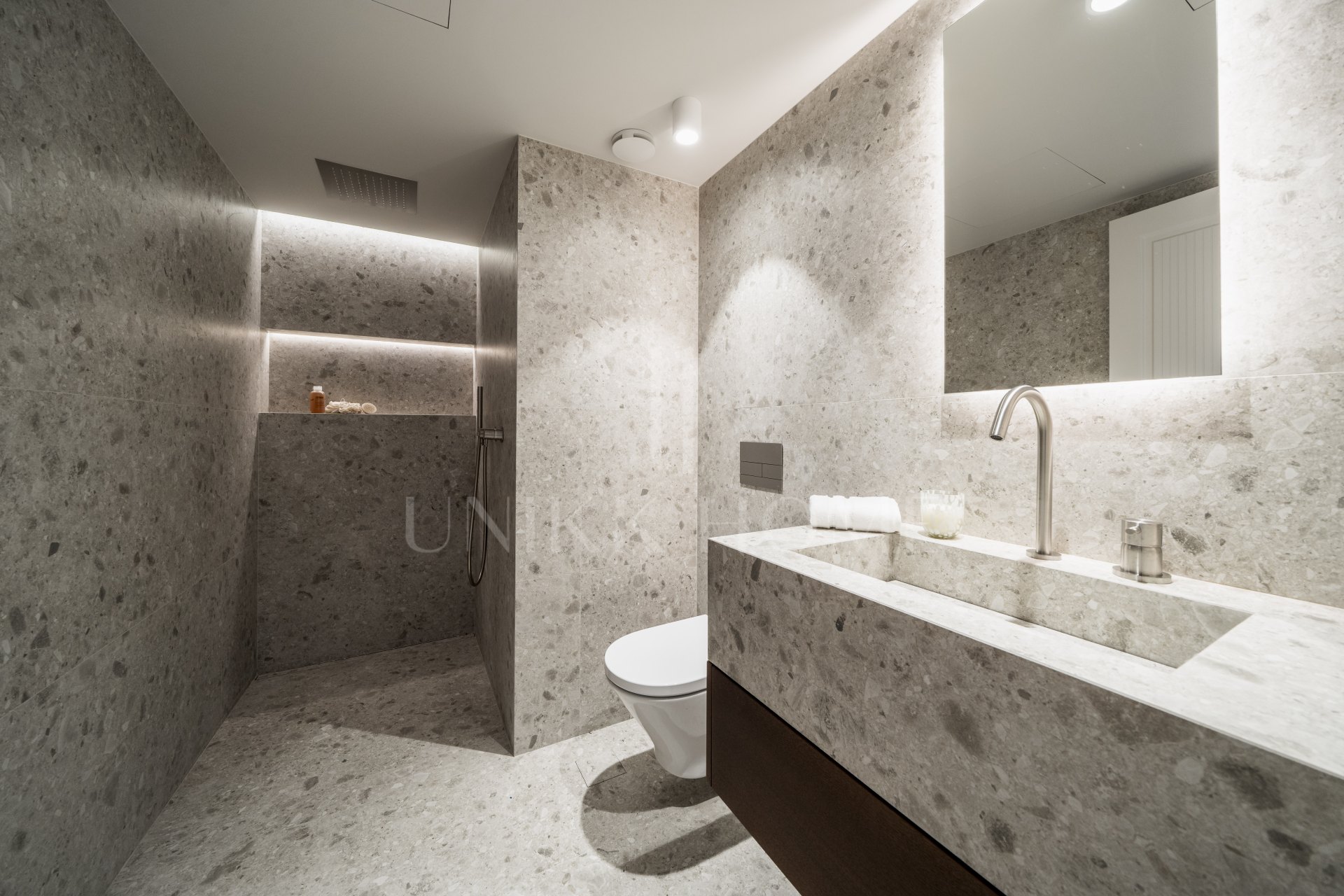 Ubicado en el corazón de Nueva Andalucía, Auriga 13 es una villa recientemente renovada que ofrece una mezcla de confort y estilo