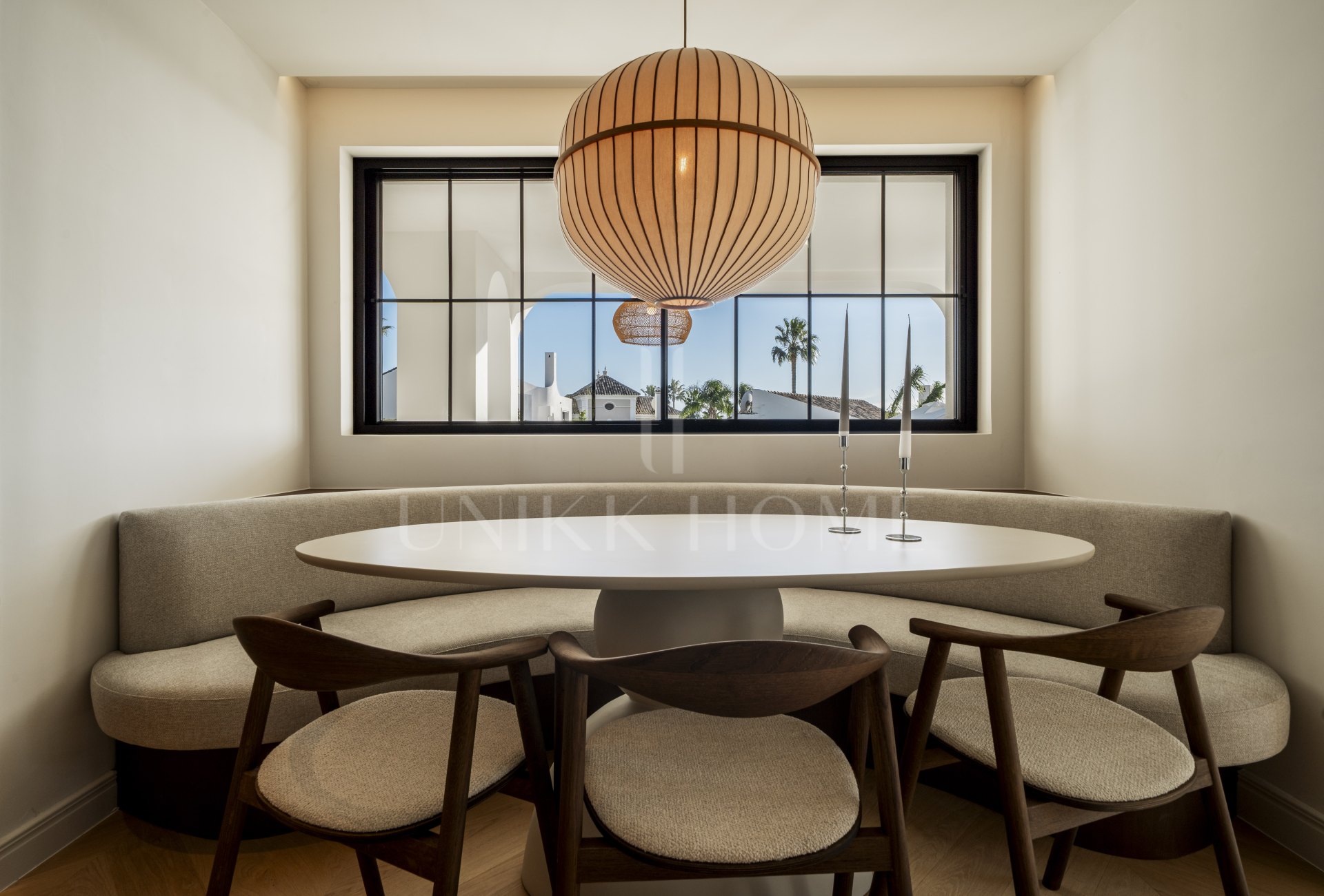 Ubicado en el corazón de Nueva Andalucía, Auriga 13 es una villa recientemente renovada que ofrece una mezcla de confort y estilo