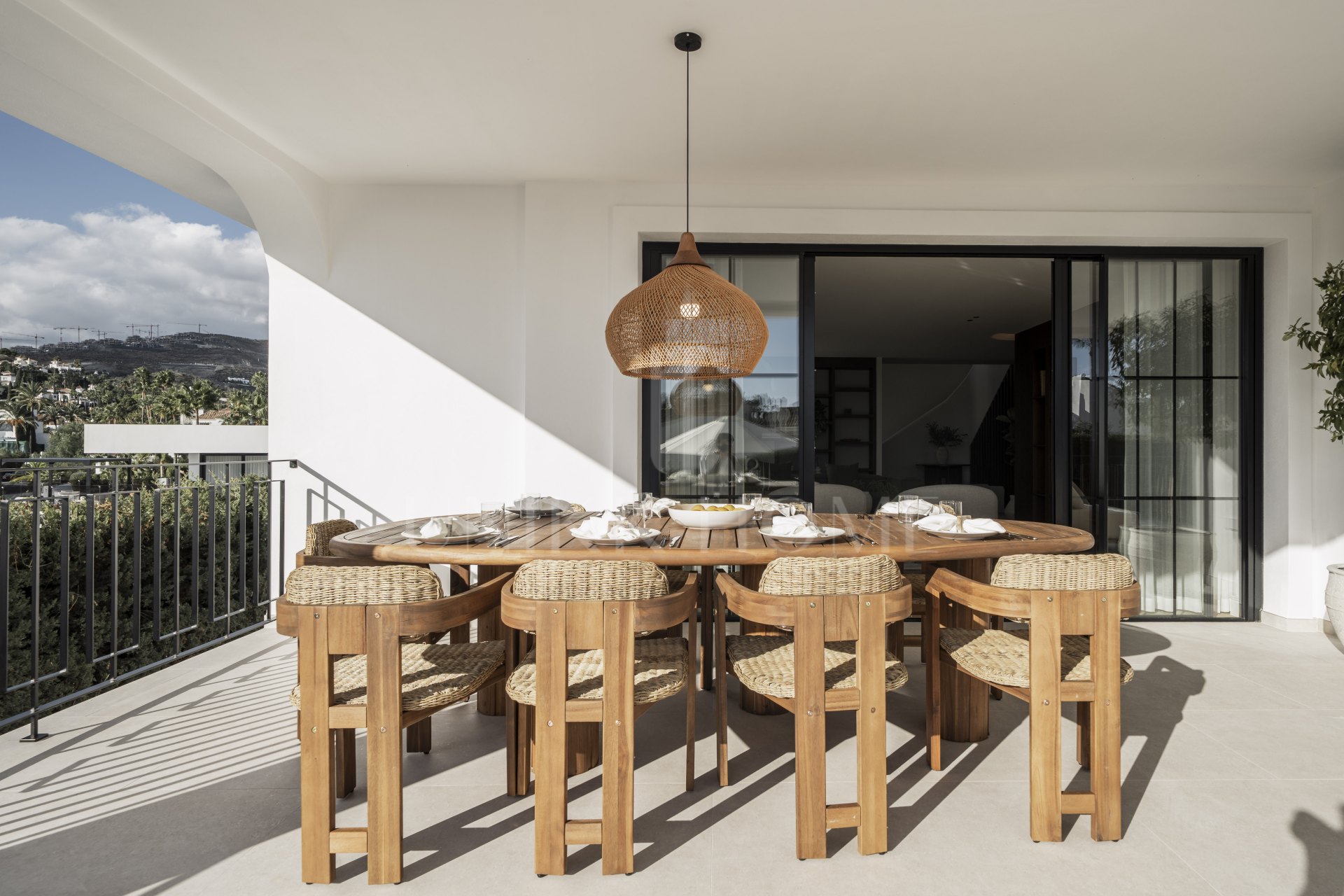 Ubicado en el corazón de Nueva Andalucía, Auriga 13 es una villa recientemente renovada que ofrece una mezcla de confort y estilo