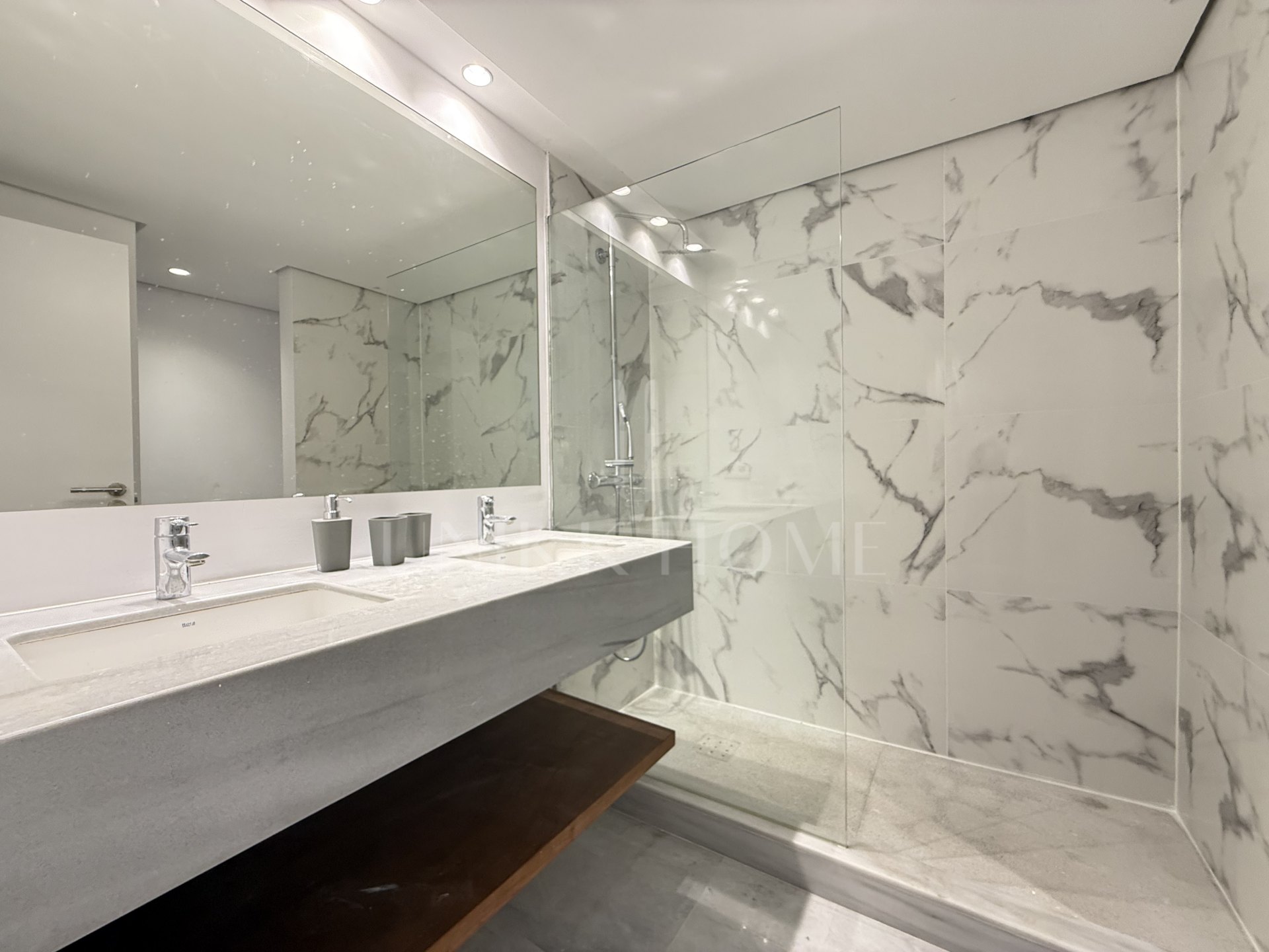 Luxury apart in Alhambra del golf