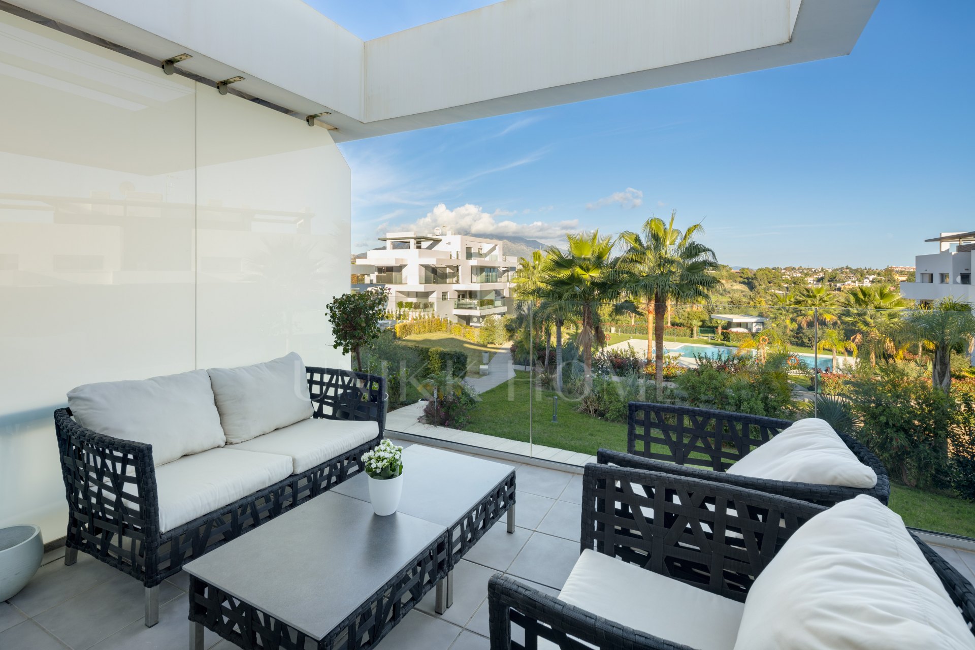 Sophisticated Two-Bedroom Apartment in Atalaya