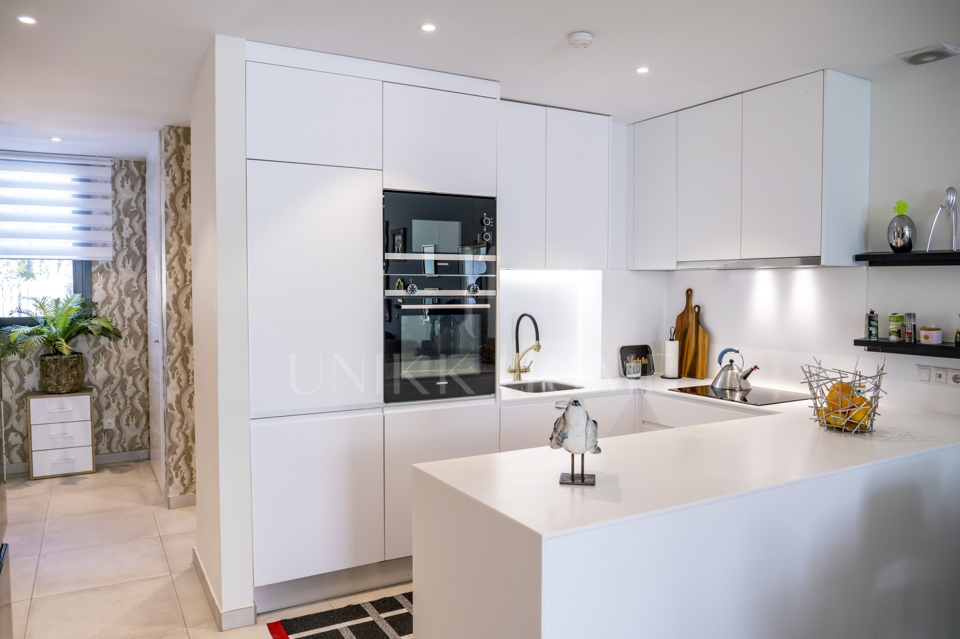 UNA RARA VIVIENDA CON JARDÍN EN CORTIJO DEL GOLF