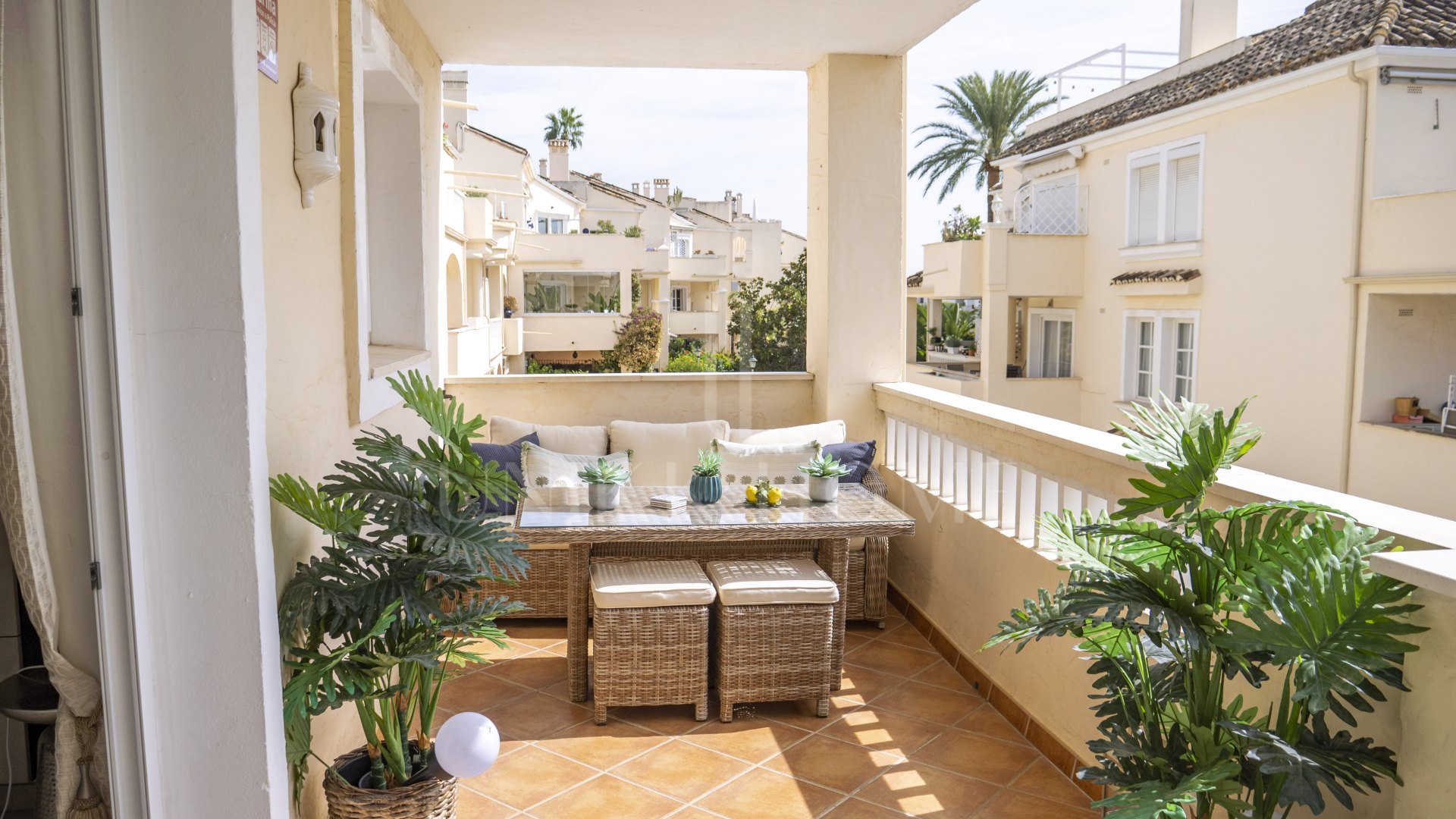 Gran oportunidad: apartamento de 2 dormitorios reformado en El Paraíso, Estepona