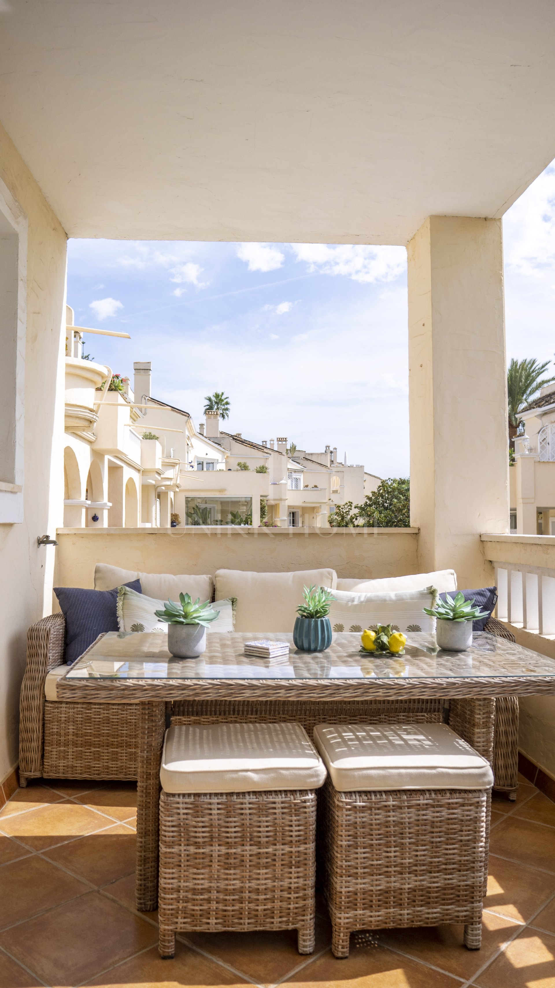 Gran oportunidad: apartamento de 2 dormitorios reformado en El Paraíso, Estepona