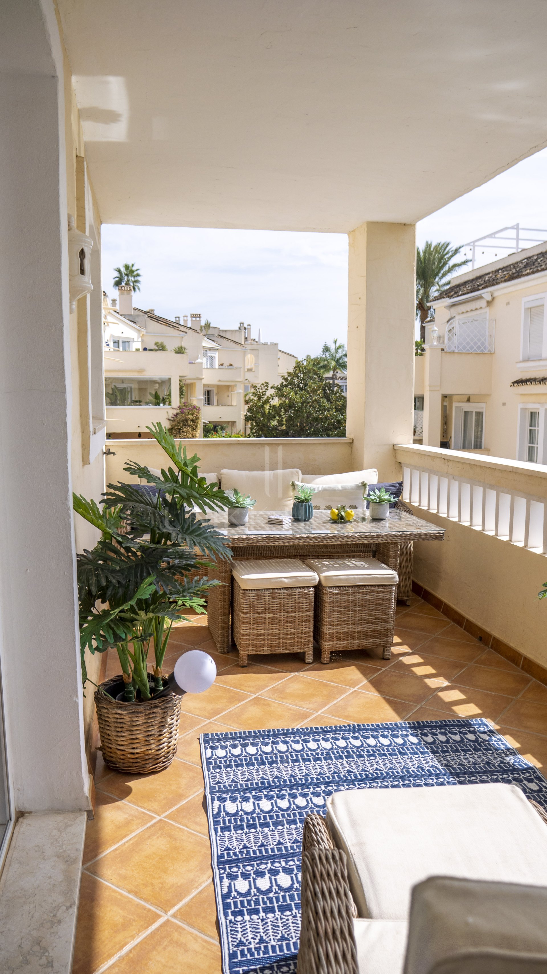 Gran oportunidad: apartamento de 2 dormitorios reformado en El Paraíso, Estepona