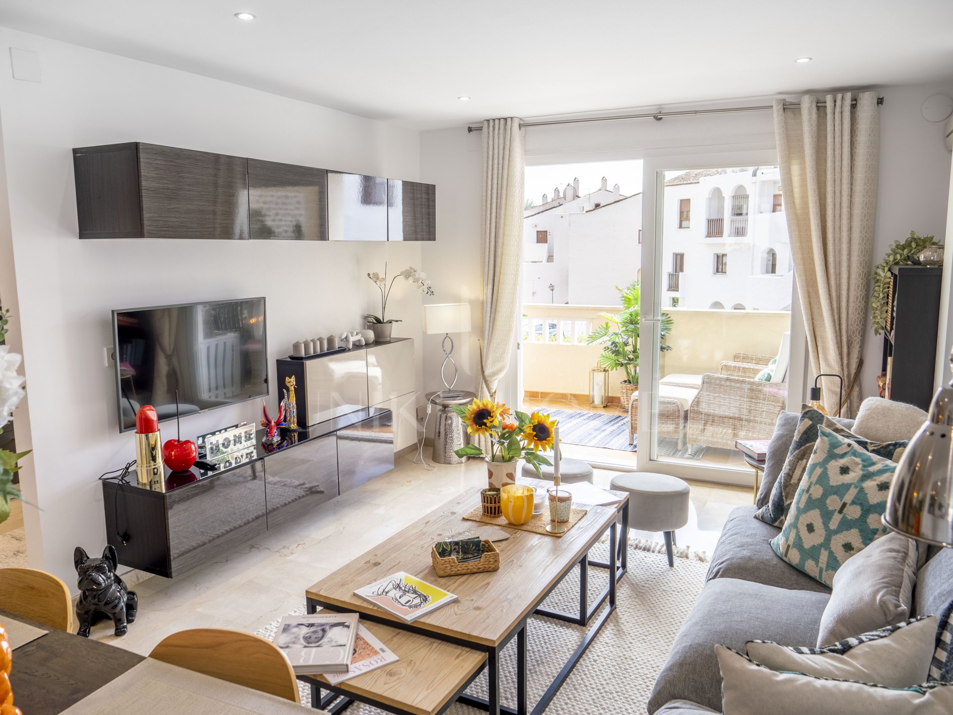 Gran oportunidad: apartamento de 2 dormitorios reformado en El Paraíso, Estepona