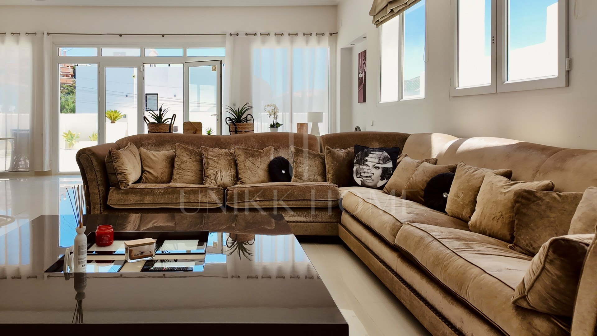 Elegante Villa de cuatro dormitorios con vistas a la montaña en Nueva Andalucía, Marbella