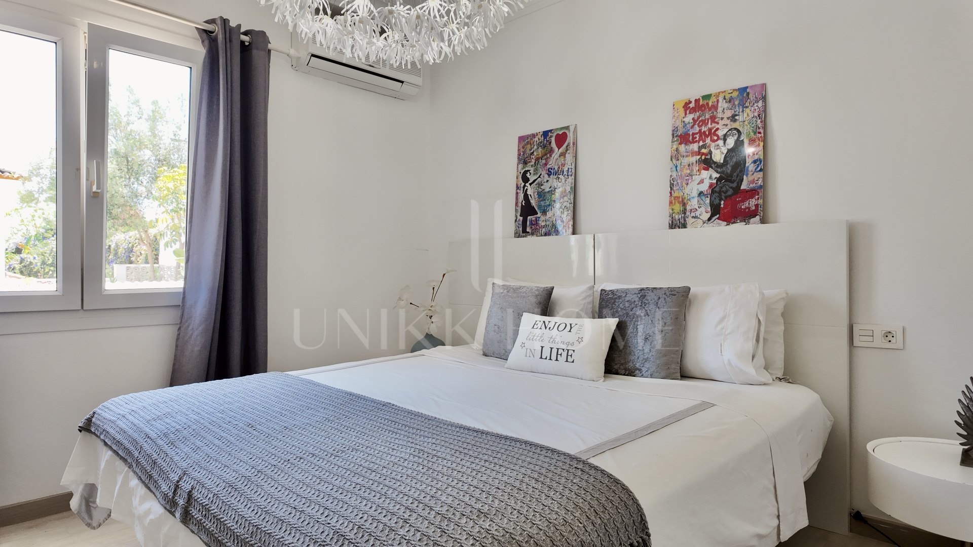 Elegante Villa de cuatro dormitorios con vistas a la montaña en Nueva Andalucía, Marbella