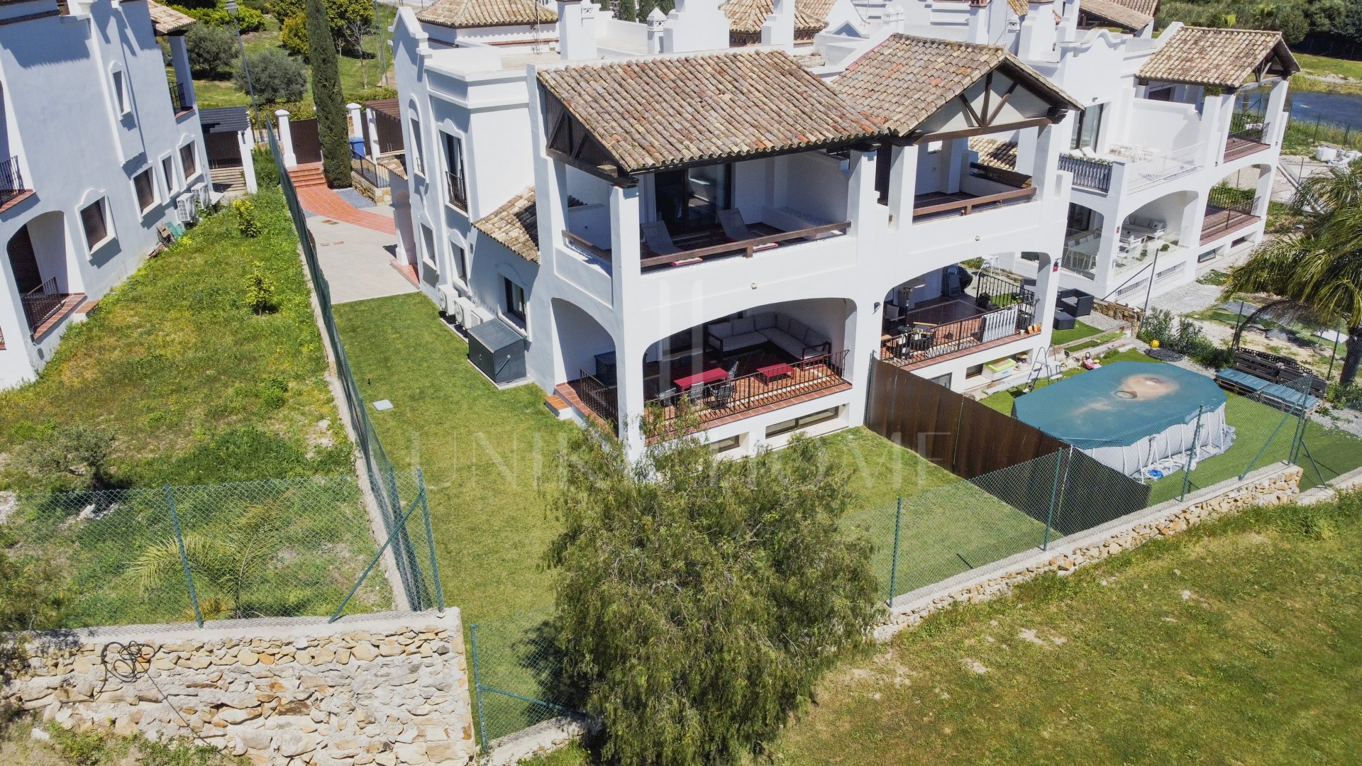 Elegante Villa Semi de 4 dormitorios en Azata Golf, Estepona Vistas