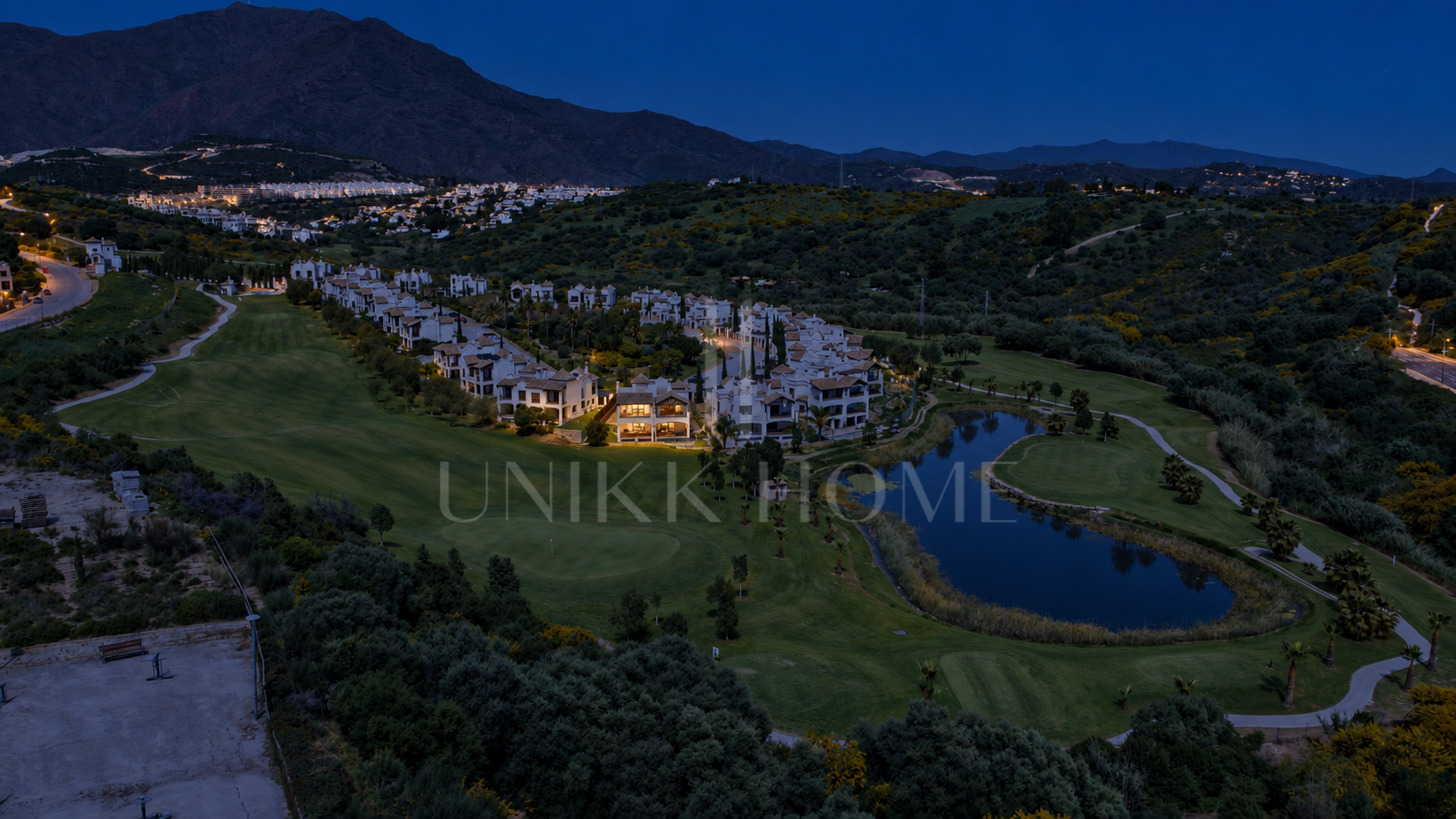 Elegant 4-Bedroom Semi Detached with Tourist licence Villa in Azata Golf, Estepona | Lake & Panoramic Views