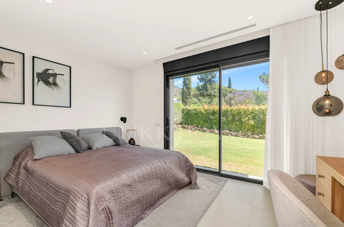 Sleek Villa contemporánea con vistas panorámicas en Cascada de Camojan