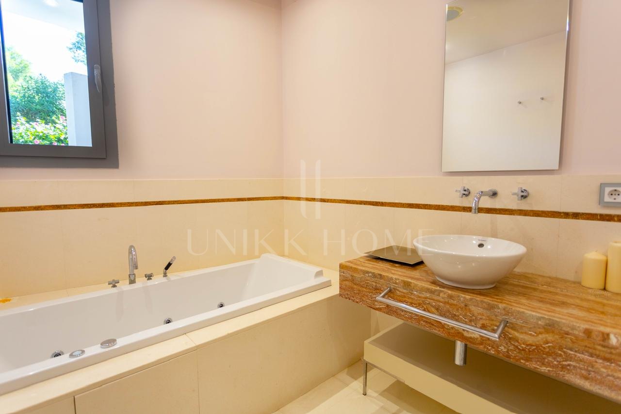 Villa independiente con piscina privada y vistas al mar, colinas de Meisho, Sierra Blanca