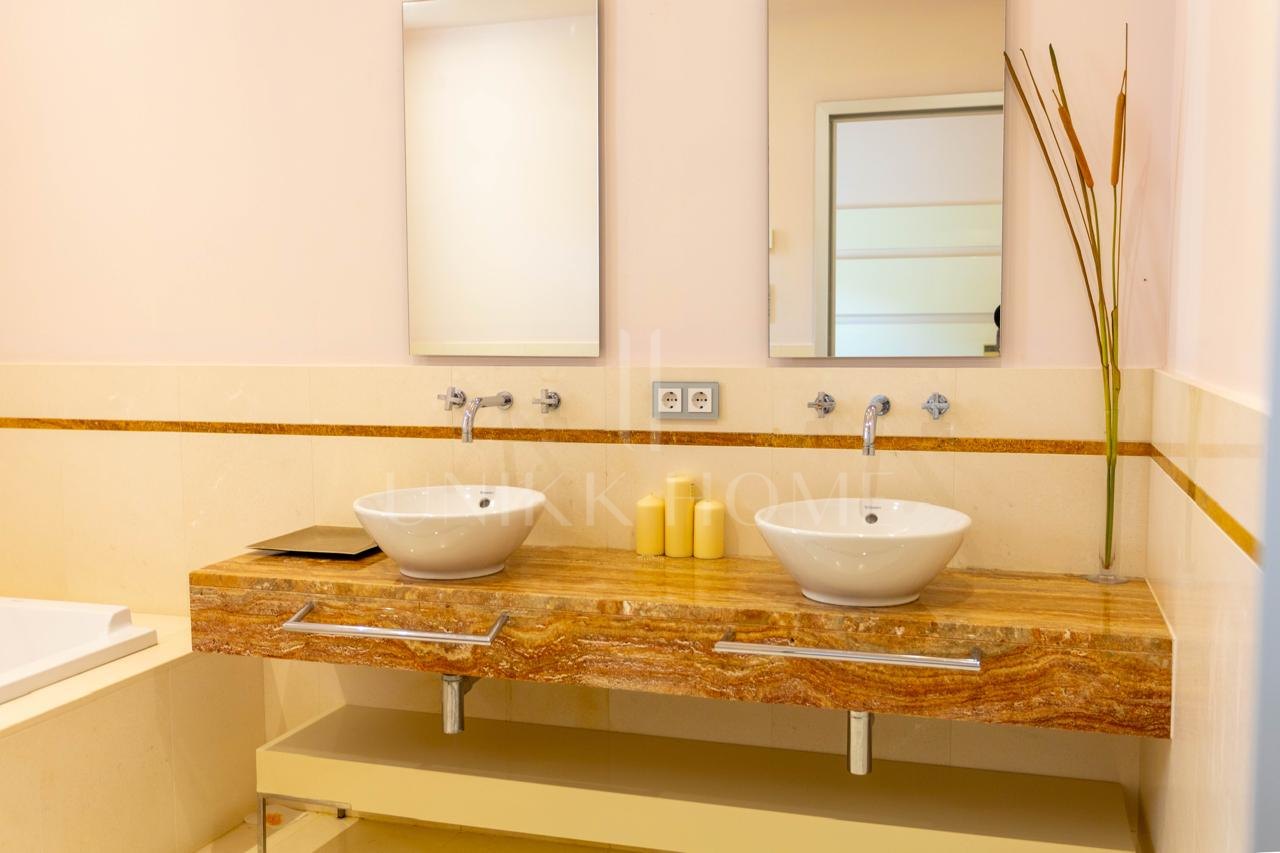 Villa independiente con piscina privada y vistas al mar, colinas de Meisho, Sierra Blanca