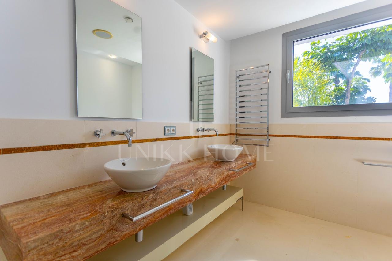 Villa independiente con piscina privada y vistas al mar, colinas de Meisho, Sierra Blanca