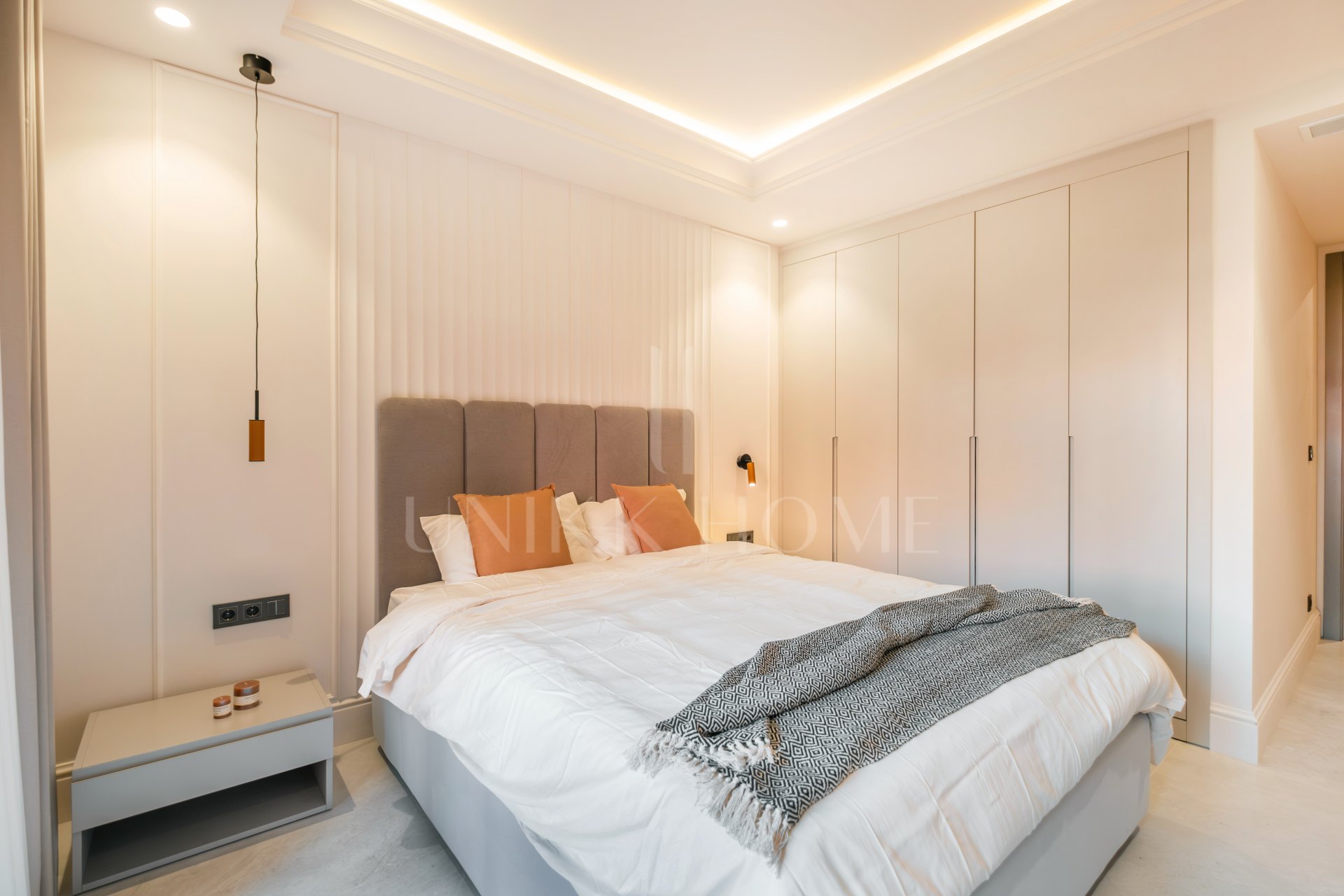 Apartamento de Lujo de 3 Dormitorios en Primera Línea de Playa